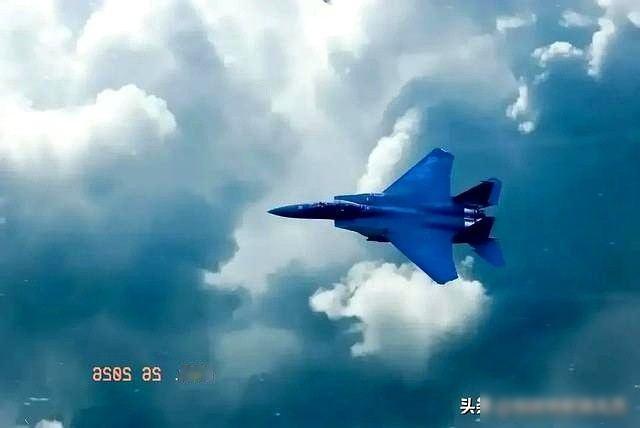 辽宁舰编队常态巡航西太，一次40分钟低空对峙改写规则，沉默比喊话更管用

202