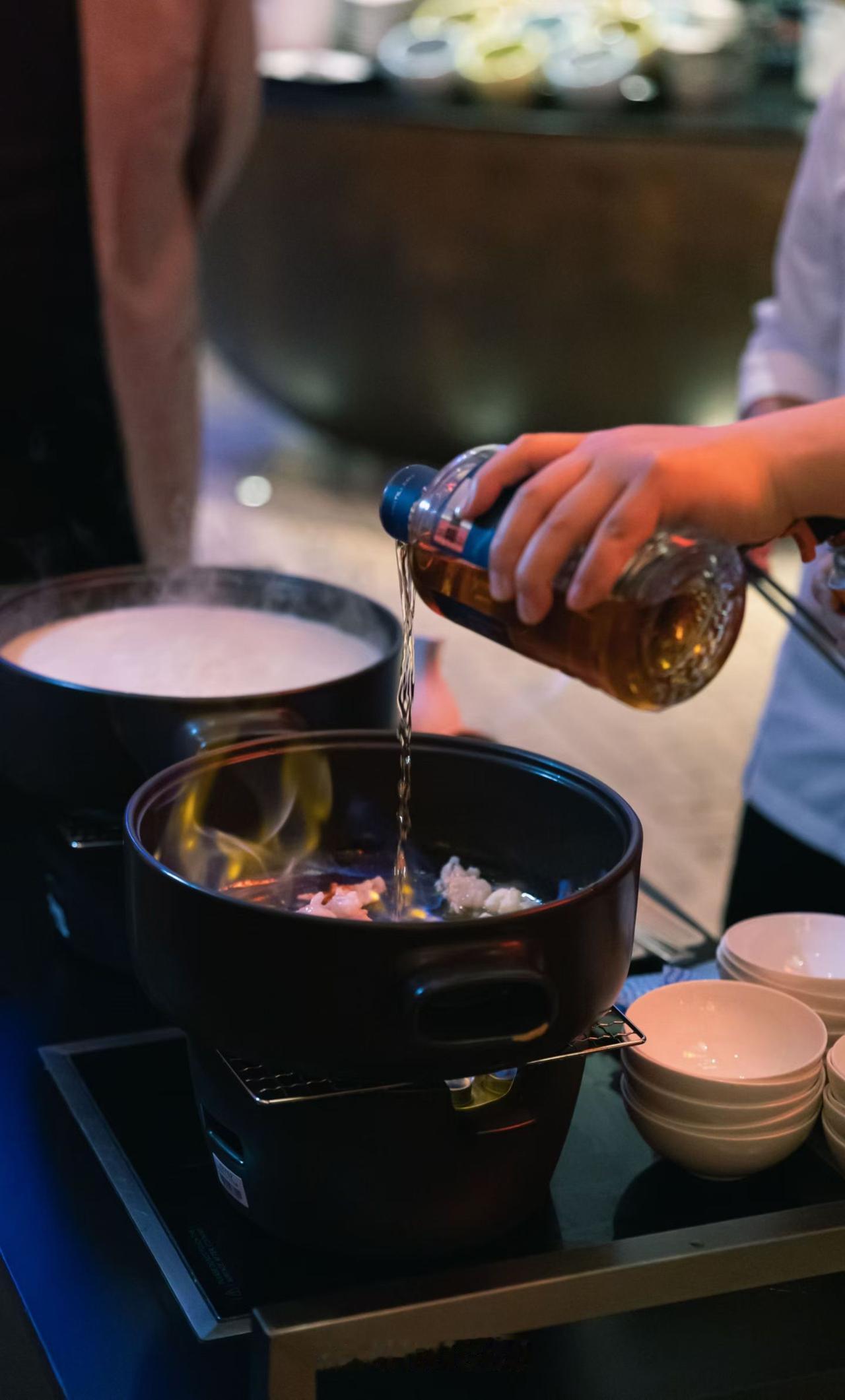 三月成都，春芽初绽，正是食鲜的好时节。成都W酒店型乐餐厅此番与叠川（THE CH