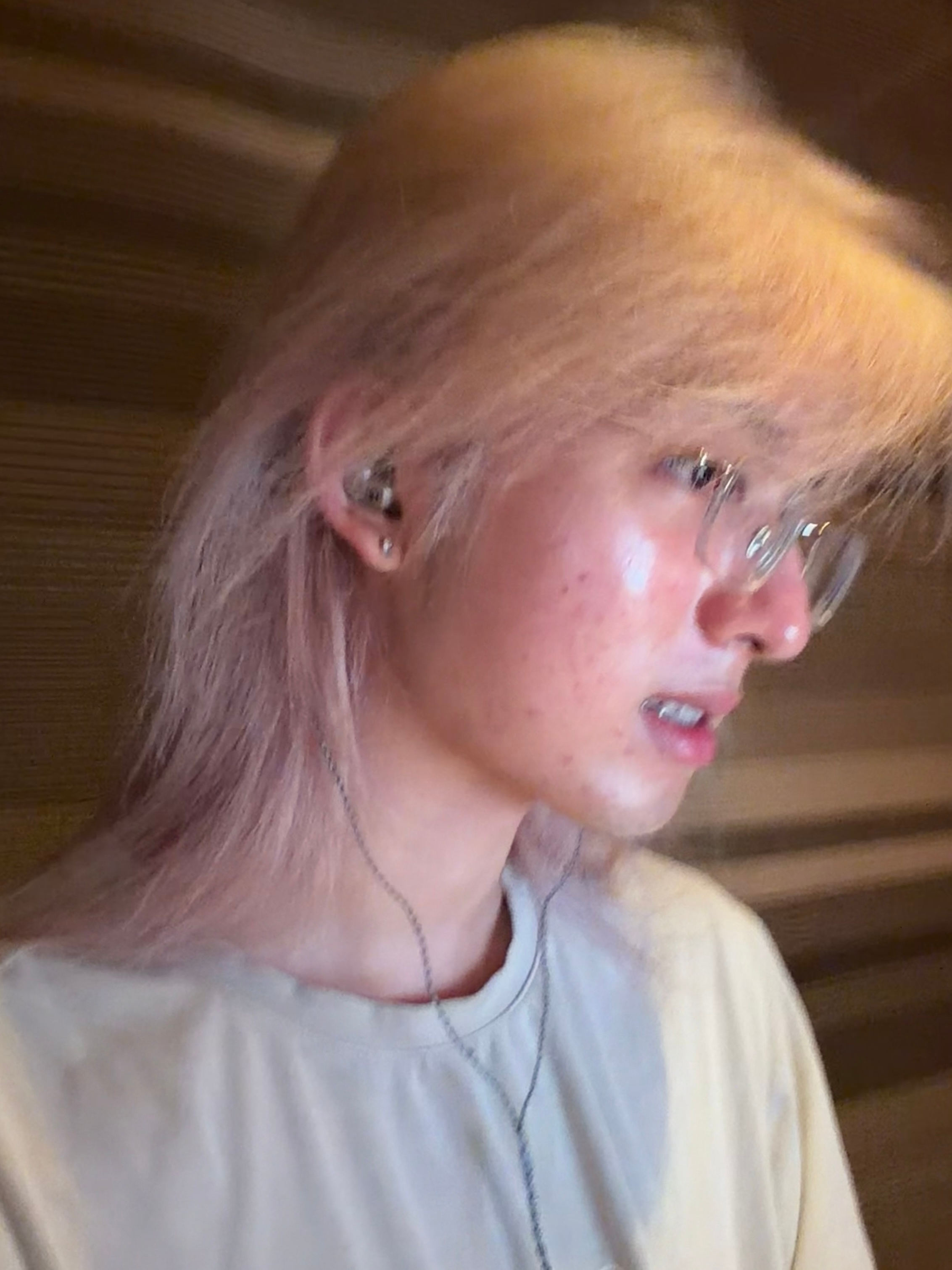完全是在炫耀新买的森海赛尔！！（好吧其实是熬夜太多天抵抗力下降有点麦粒肿在等我的