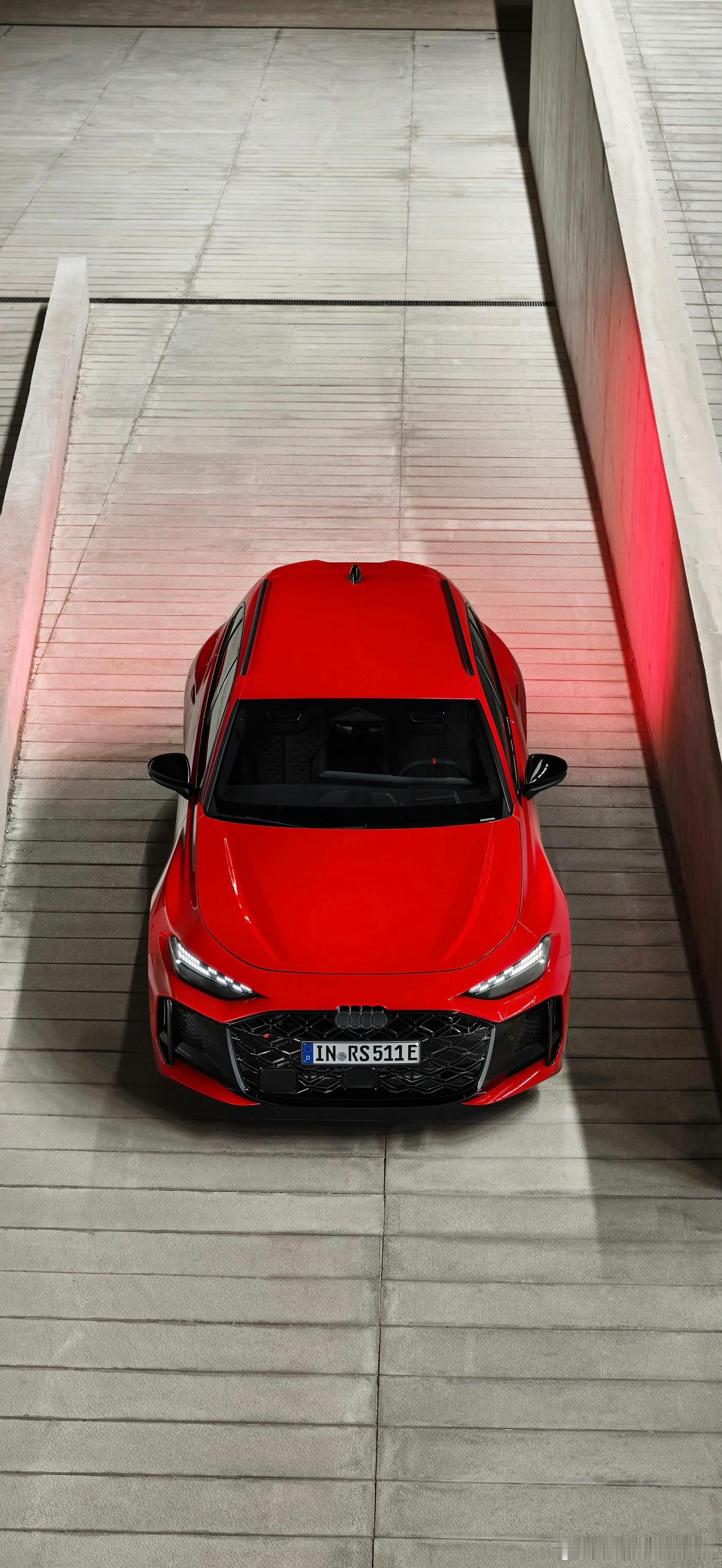 前几天全新奥迪RS5发布首次用上插电式混动，2.9T V6双涡轮增压发动机➕集成