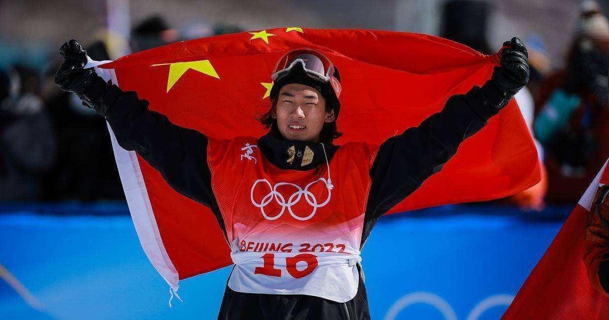 苏翊鸣当年的一句“怕你们撵不上！”电影里的台词，如今成了现实！



2月18日