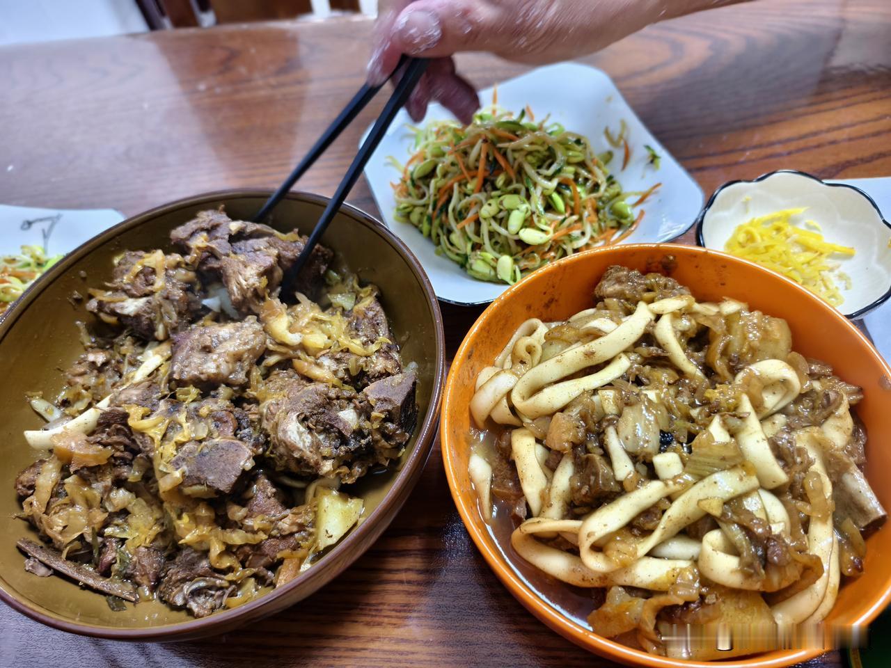夏日生活打卡记 地标山西偏关小县城，二姑姐家准备娶媳妇儿了，首先要把这套住了十几