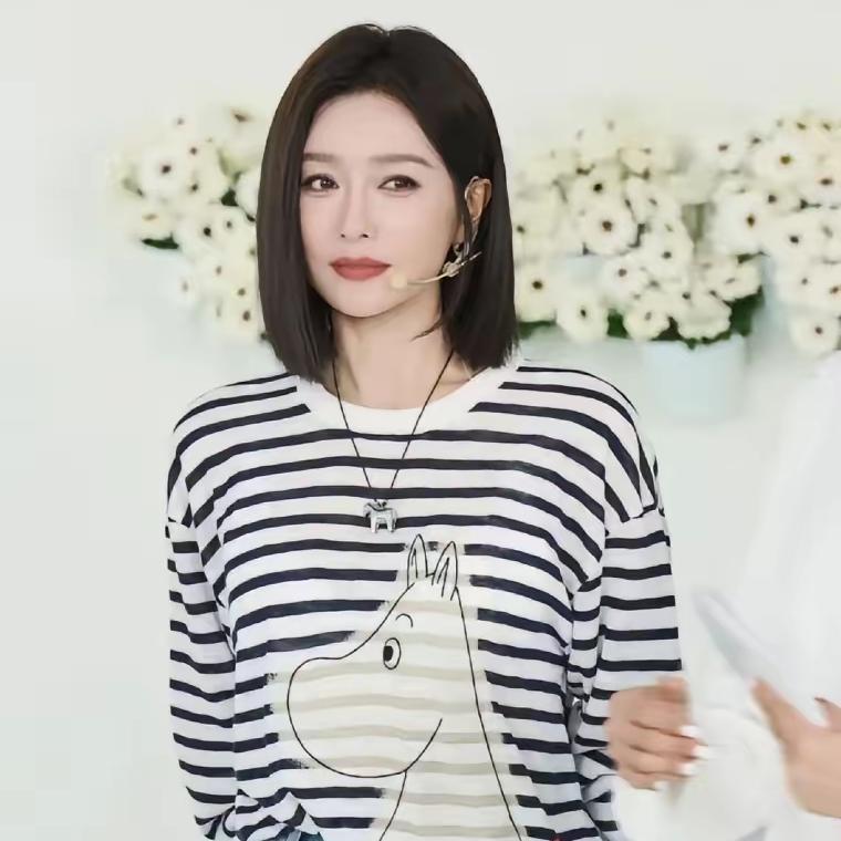 主持人问秦岚，
四十多岁凭什么保持少女感，
她坦言很少跑步，长时间跑步容易造成面