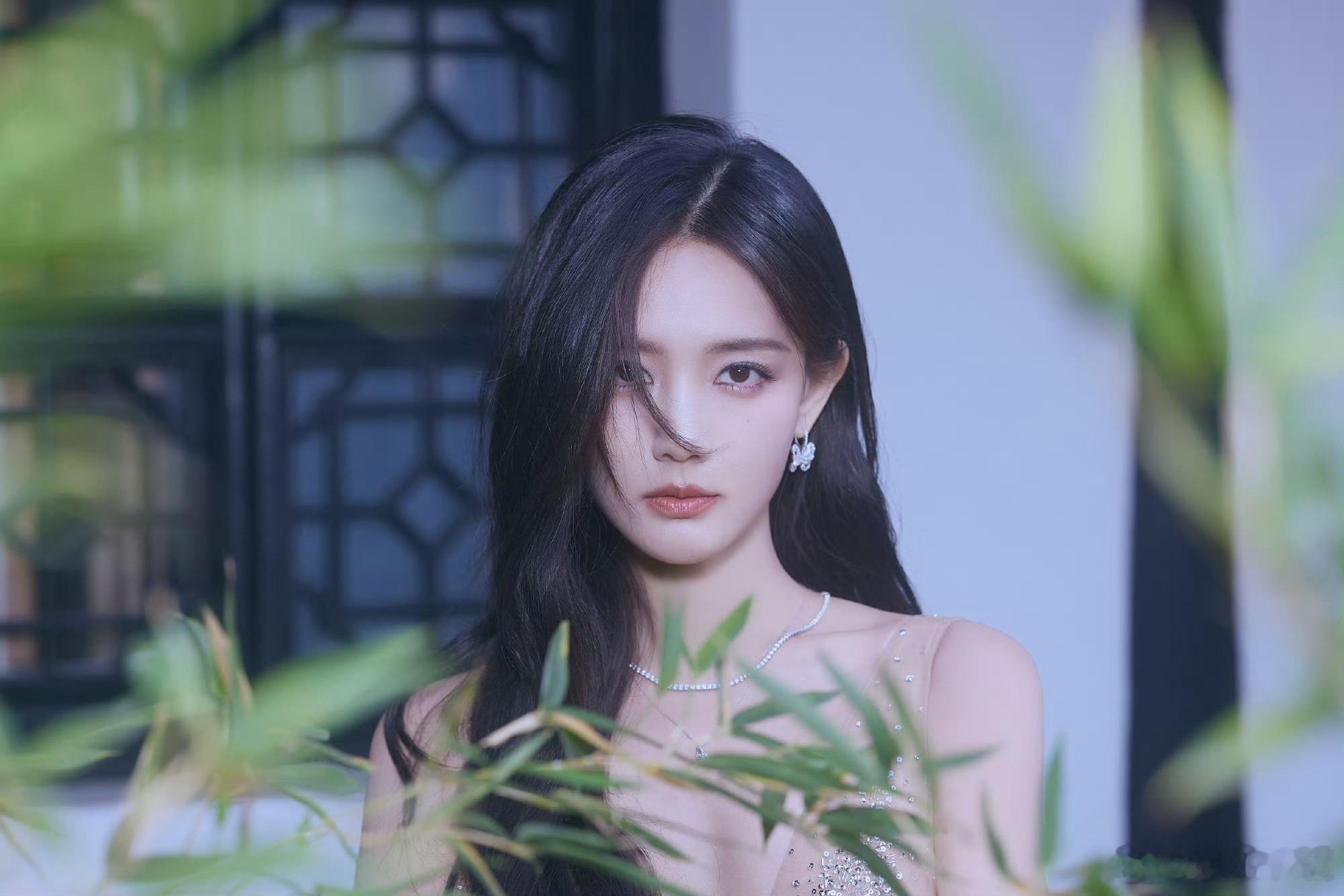 李一桐简直就是女神中的女神👸！！！有被美到窒息真的好爱啊啊啊啊啊[色][色][