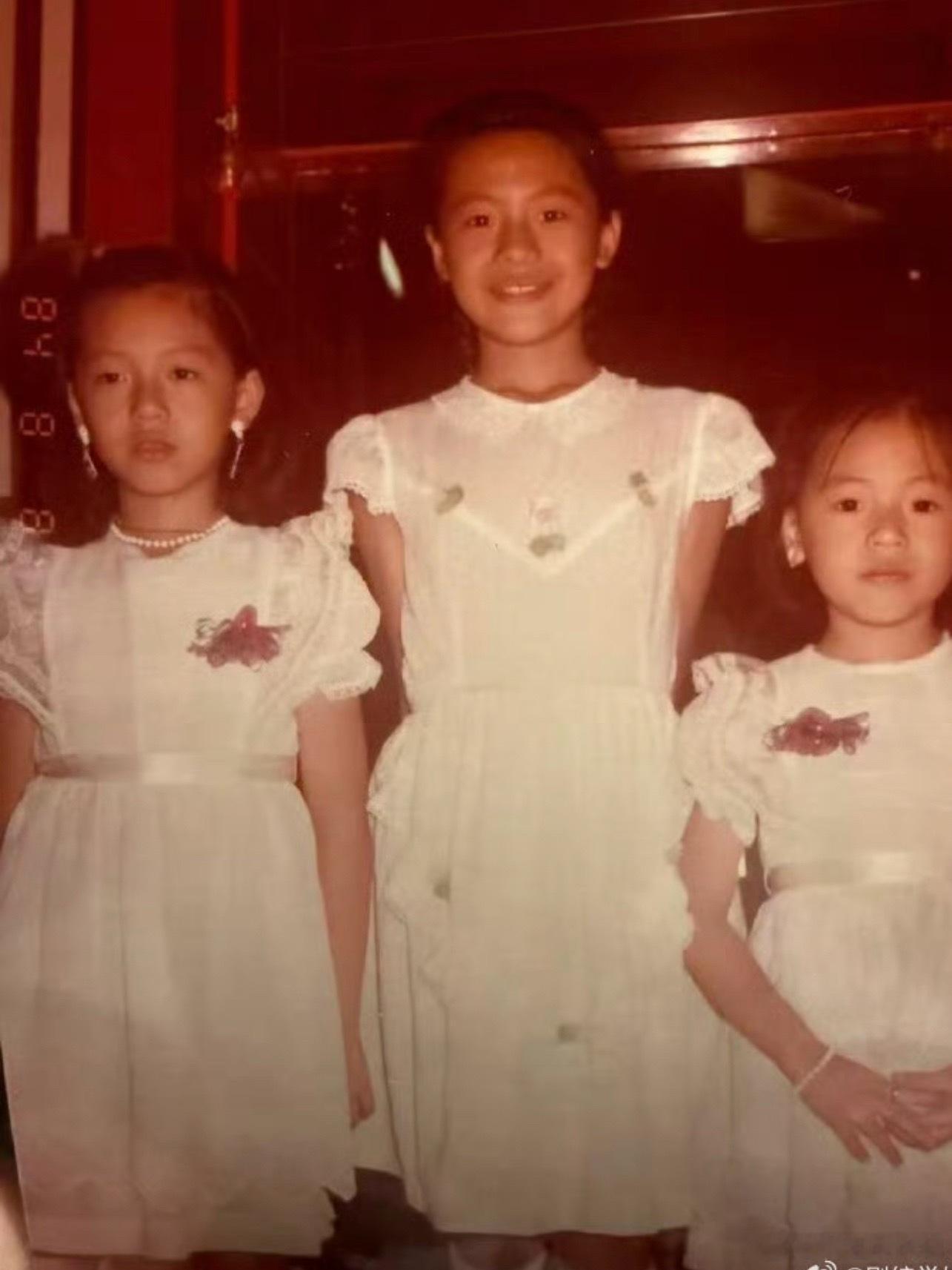 小S说大S要她做什么都愿意小S晒出大S与五妹娘的旧照，温柔发文：“大S只要一开口