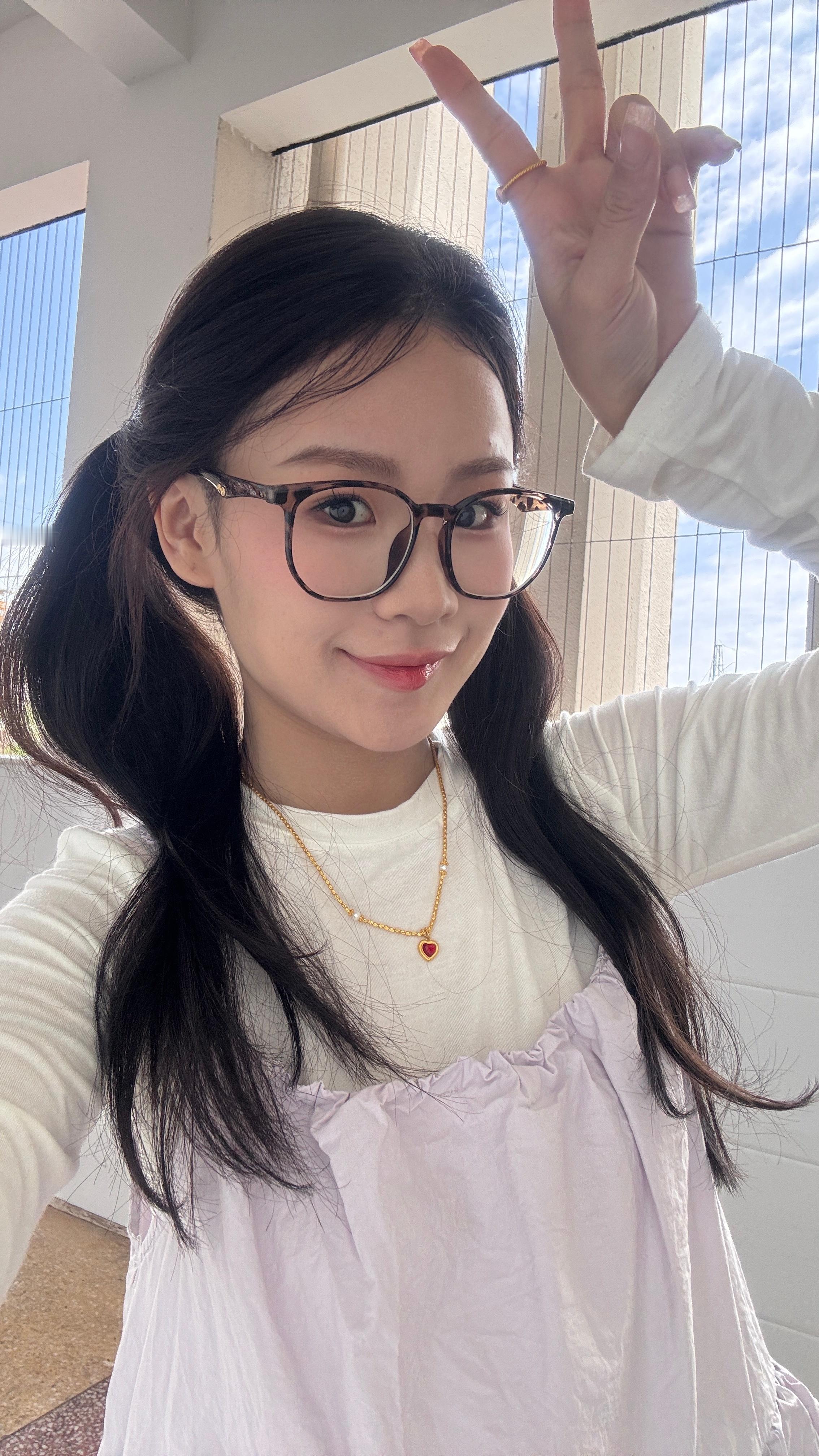 可满意今天的发型和新淘到的手表[女孩儿] ​​​