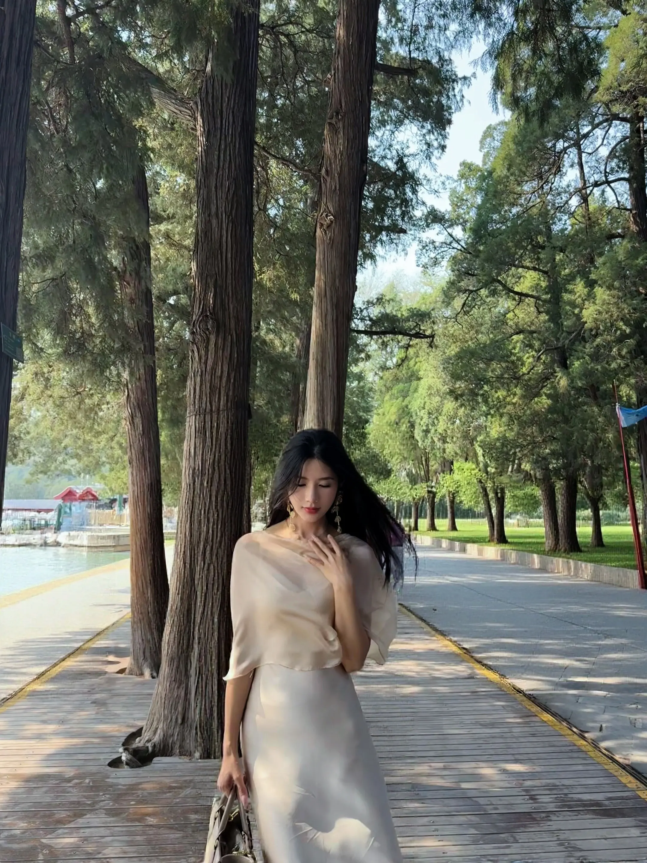 我想“我们终其一生，都是在寻找一个，能一起好好吃饭，好好说话，一直陪着...