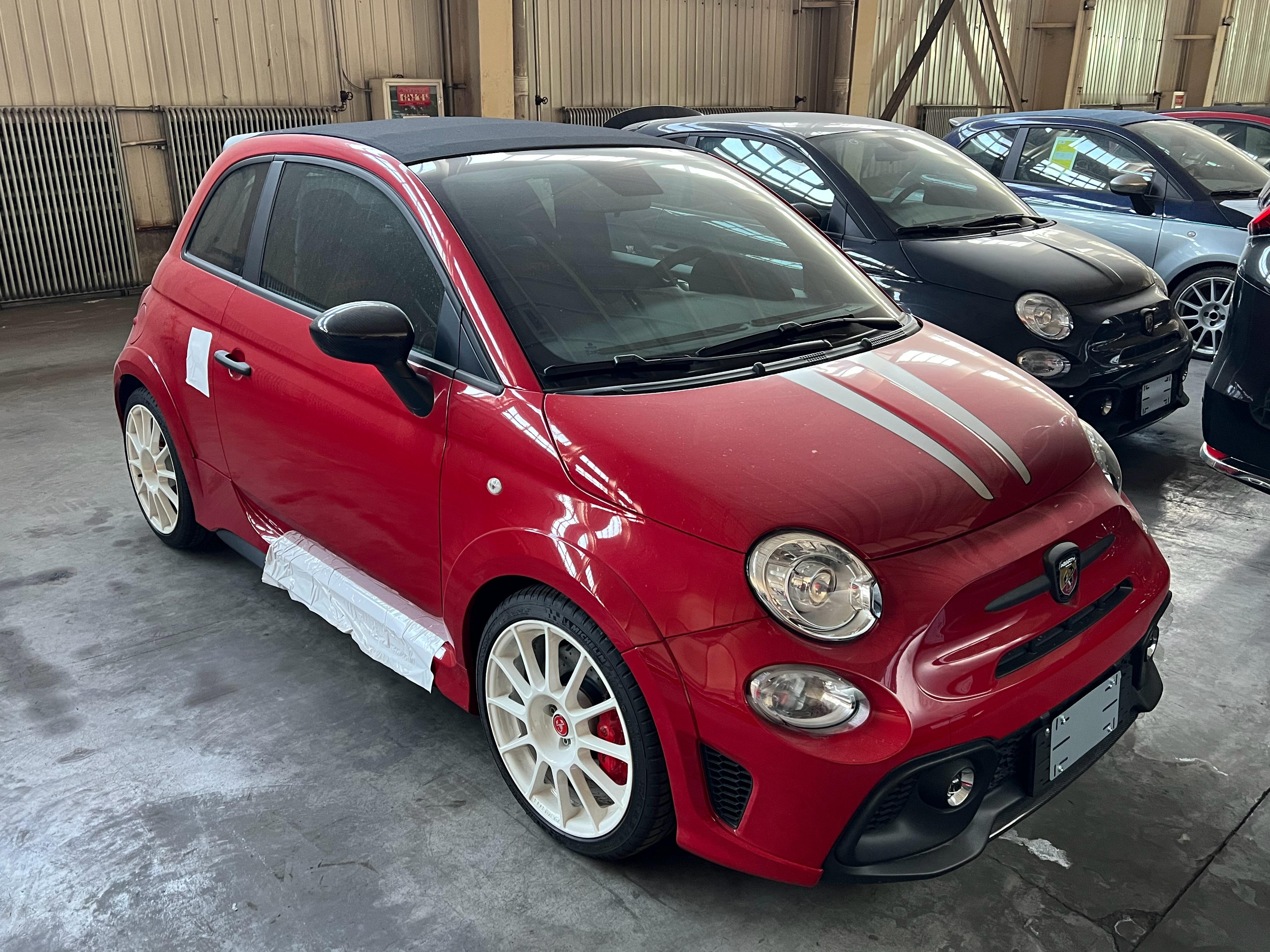 偶遇一台法拉利版阿巴斯695价格么？你就猜吧，使劲猜 天津·中国天津自由贸易试验