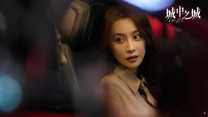 隆妮三年三部央妈剧 能被央视连续选中拍三部剧，隆妮的演技肯定经得起推敲。在《狂飙