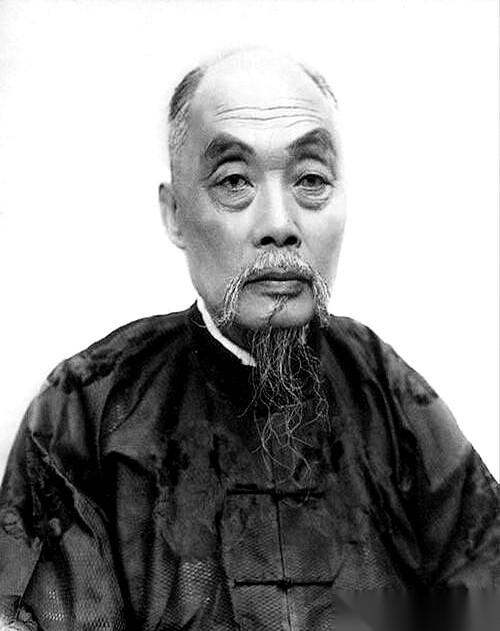 提起近代南通，张謇这个名字是绕不开的铁板。但你要是穿越回一百年前的南通街头，逢人