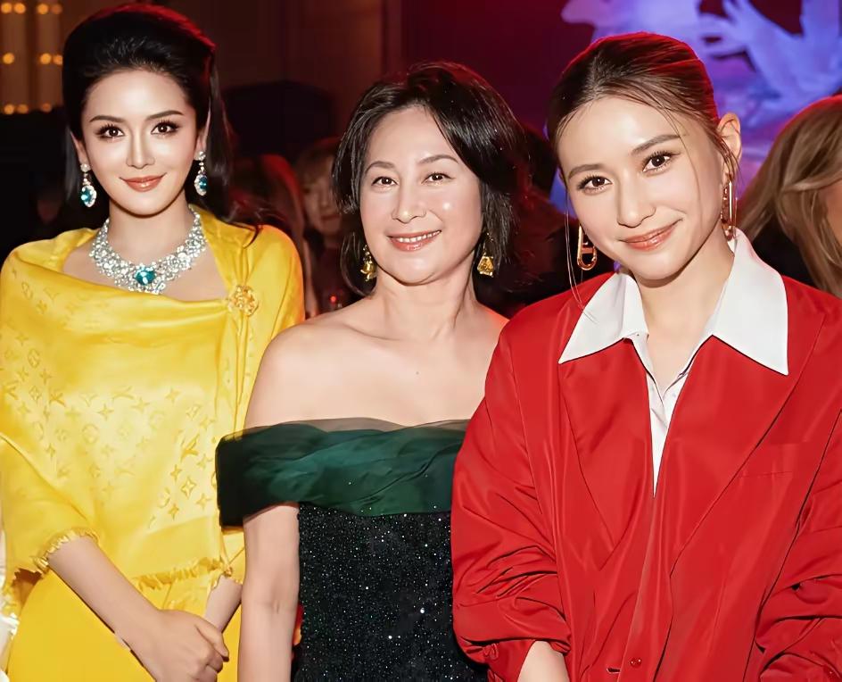 澳门赌王家族最美的两个女儿，何超琼何超莲两人走哪都是一道靓丽的风景线，不接受反驳