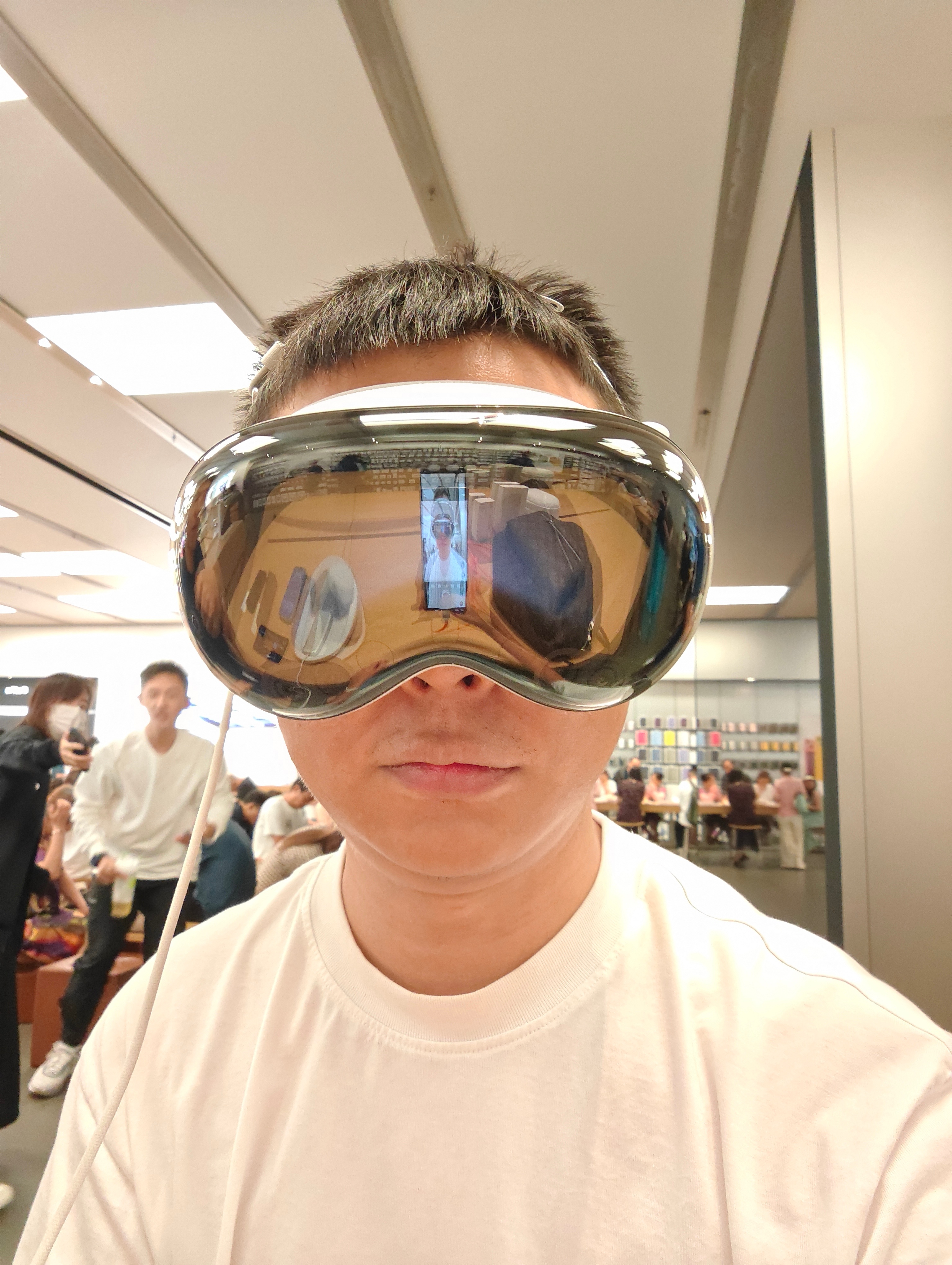[黑线] 舒服了，终于体验了 Vision Pro 操作和交互非常牛逼，尤其是那