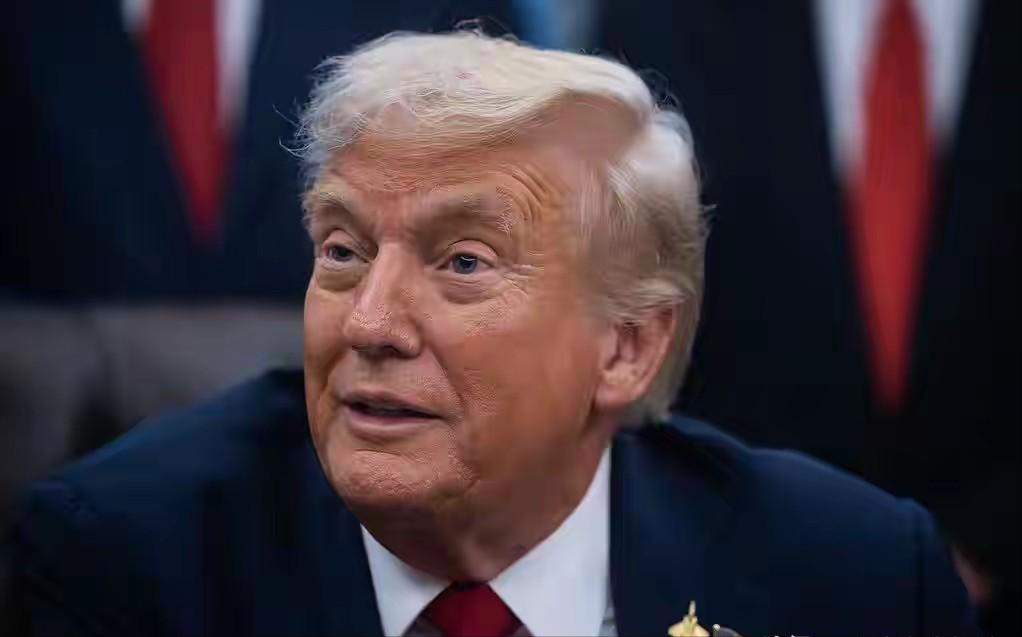 就在刚刚，记者询问特朗普：如果泽连斯基不同意你的和平计划，会发生什么？

特朗普