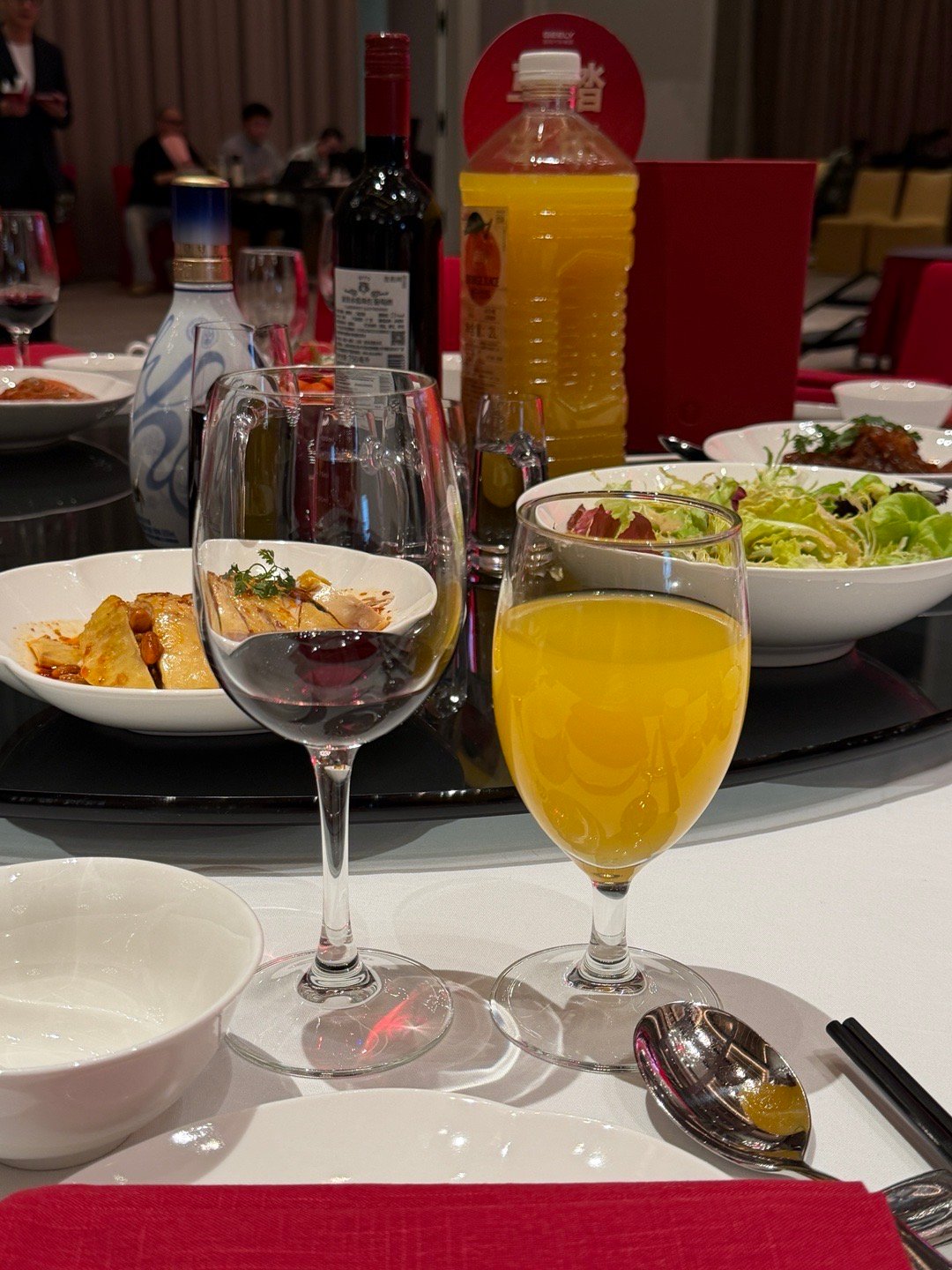 马上吉利，定胜糕吃起来杨总本人也是见到了吉利