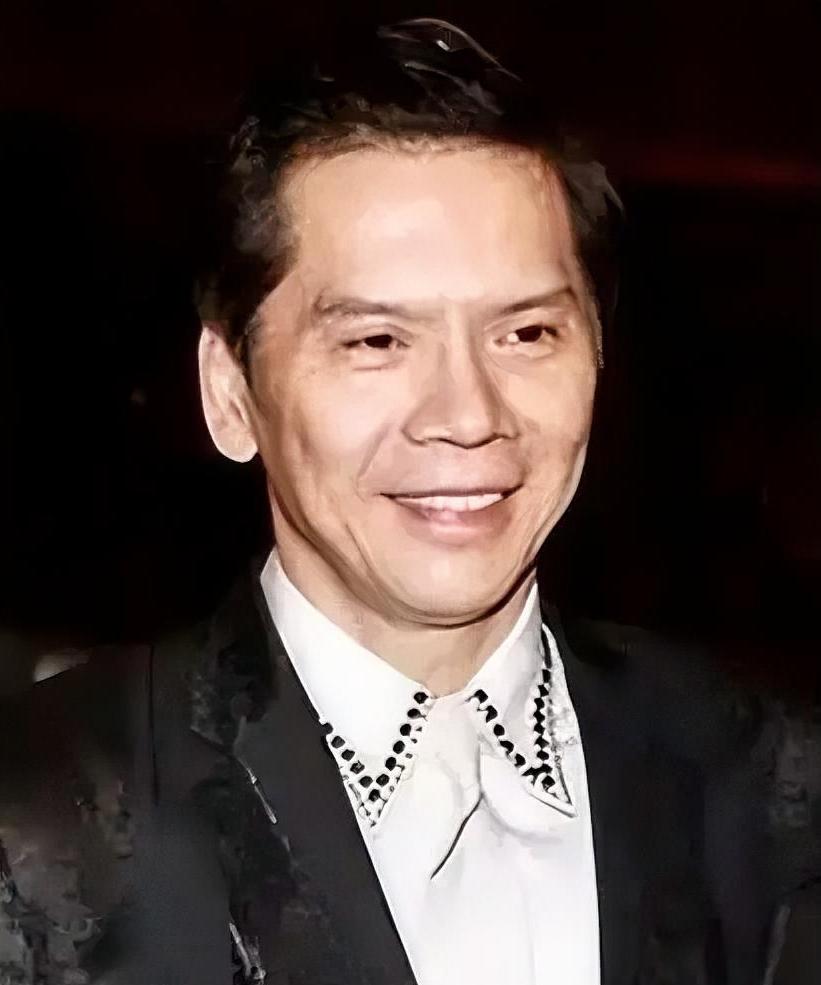 演员，制片人向华强说，有人说合作不能找亲戚，不能找朋友，这个我是不能同意的，我跟