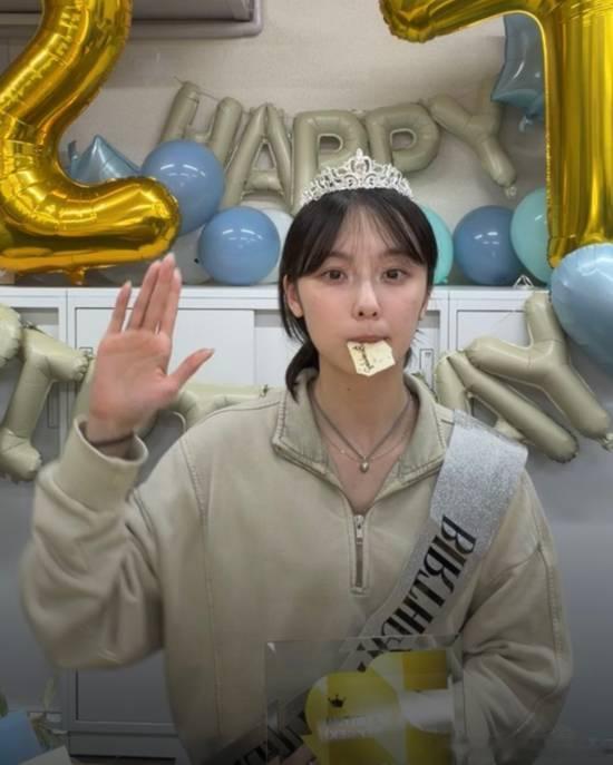 加藤小夏晒全新美照在《寂静岭f》中饰演女主角深水雏子的演员加藤小夏昨日晒出了全新