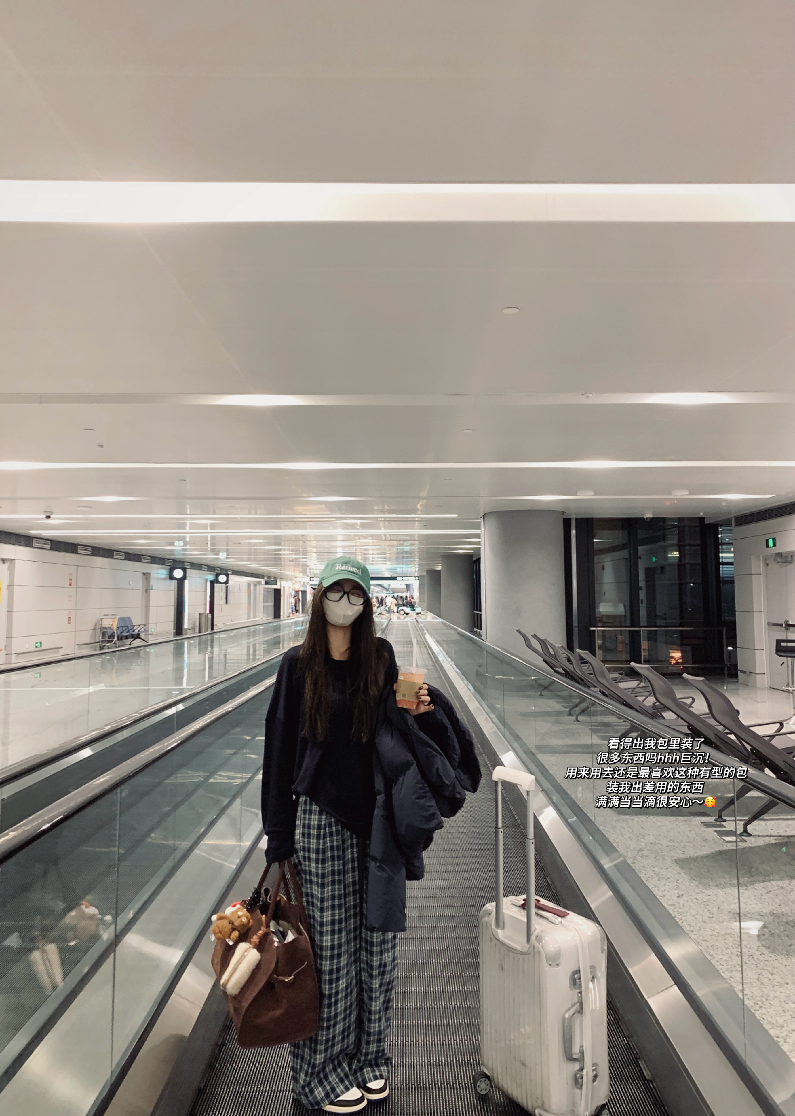 贝贝们 这熟悉的背景又出现啦hhh✈️我真的迫不及待想来分享这条裤子 我太喜欢咯