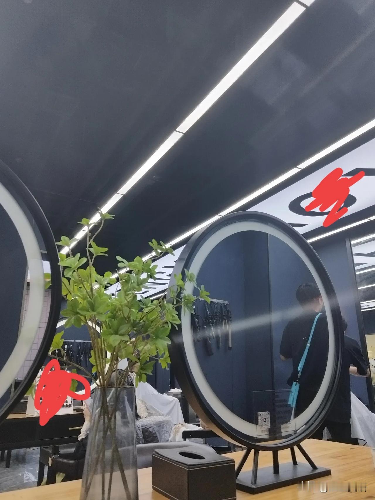 马上毕业典礼了，来理个头发，不然乱蓬蓬的给孩子丢脸[捂脸]作为优秀毕业生的家长，