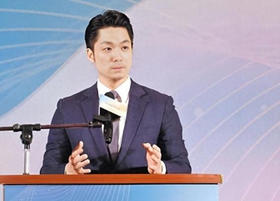 “你连中国人都不认，凭啥张罗把两蒋灵柩迁回大陆？”记者一句话，蒋万安当场愣住。手
