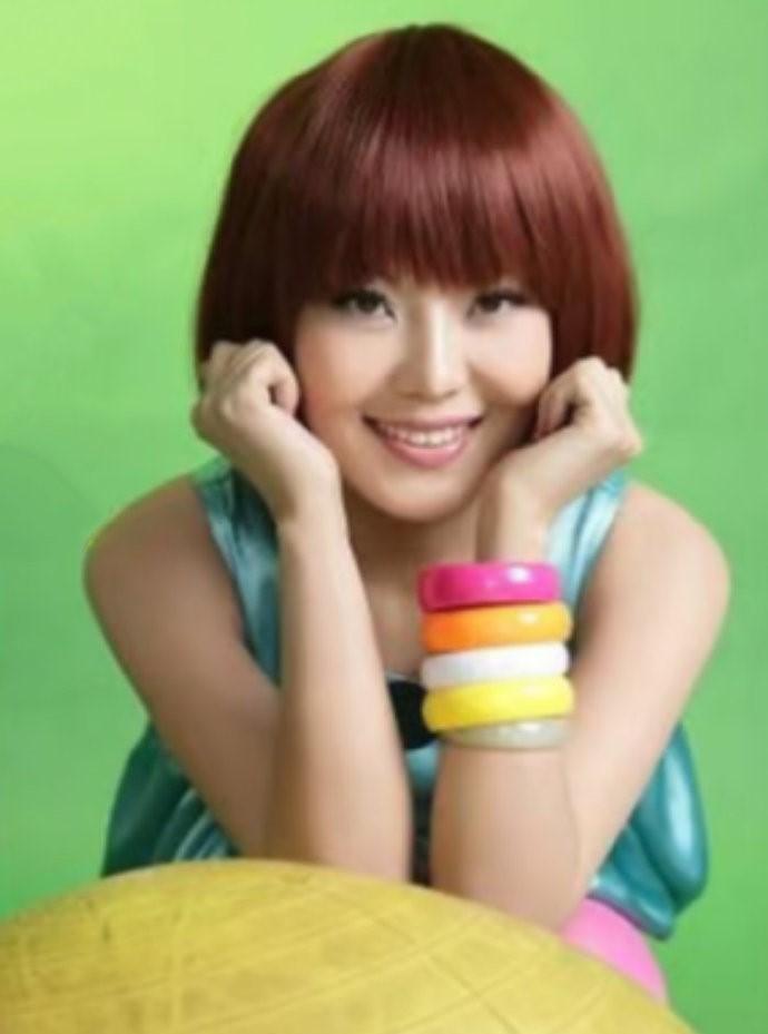 无奖竞猜，猜猜这是谁？
这居然是乌兰图雅老师，萌萌哒有木有！
晒图笔记大赛