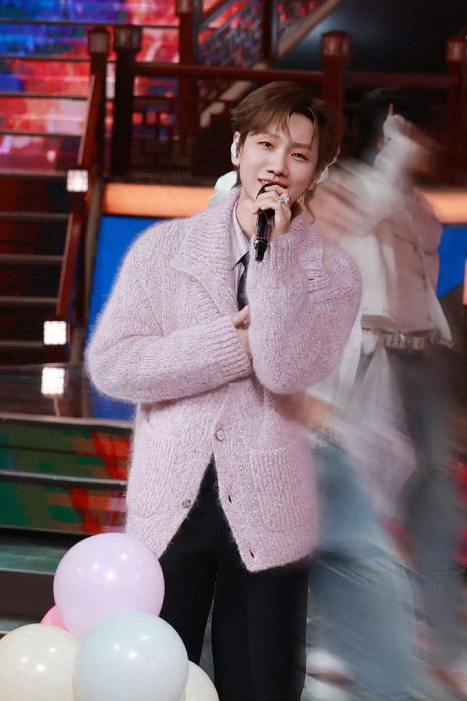 汪苏泷给辽宁春晚开了个甜头辽宁春晚 汪苏泷一登场，辽宁春晚甜度超标！《像晴天像雨