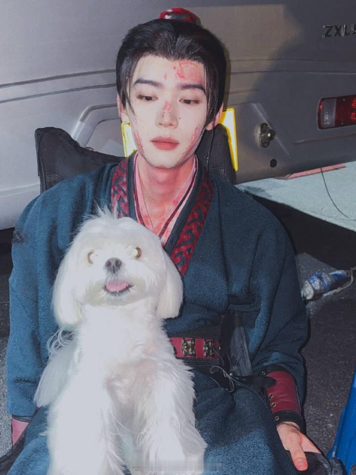 周翊然营业💓翘楚拍摄顺利期待早日杀青周翊然 ​​​