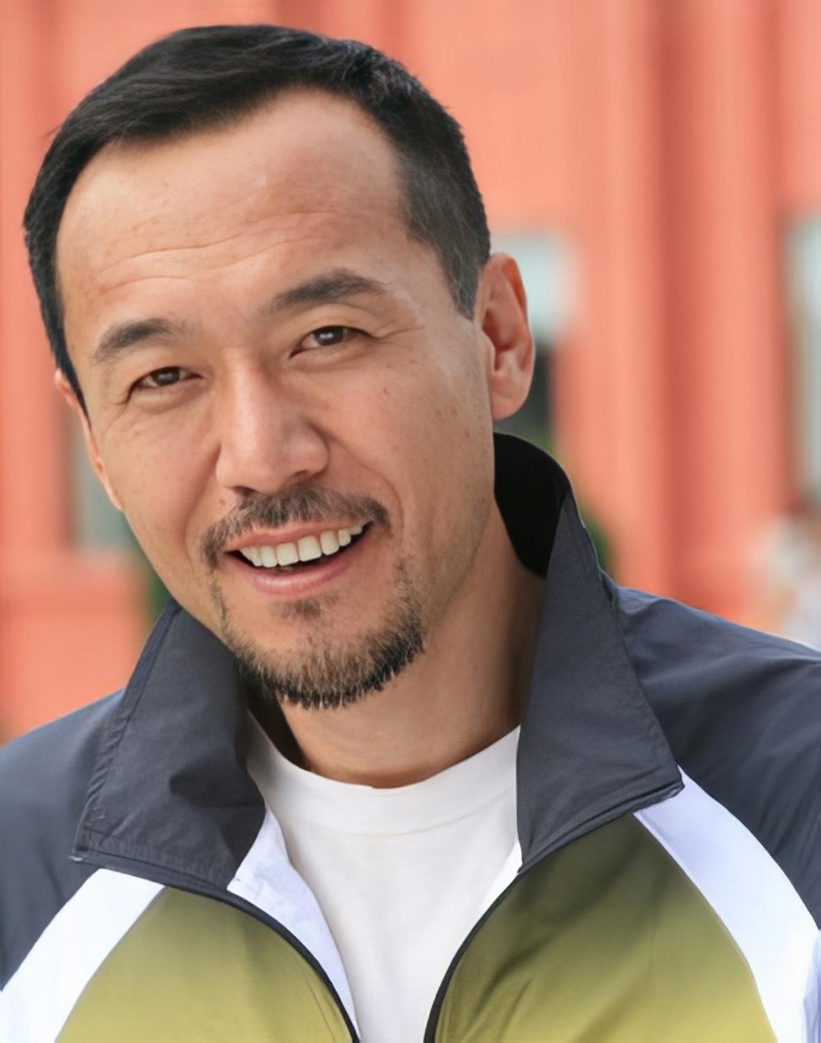 贾樟柯御用的一位演员，不知大家有没有注意。
《山河故人》里饰演医生。
《江湖儿女