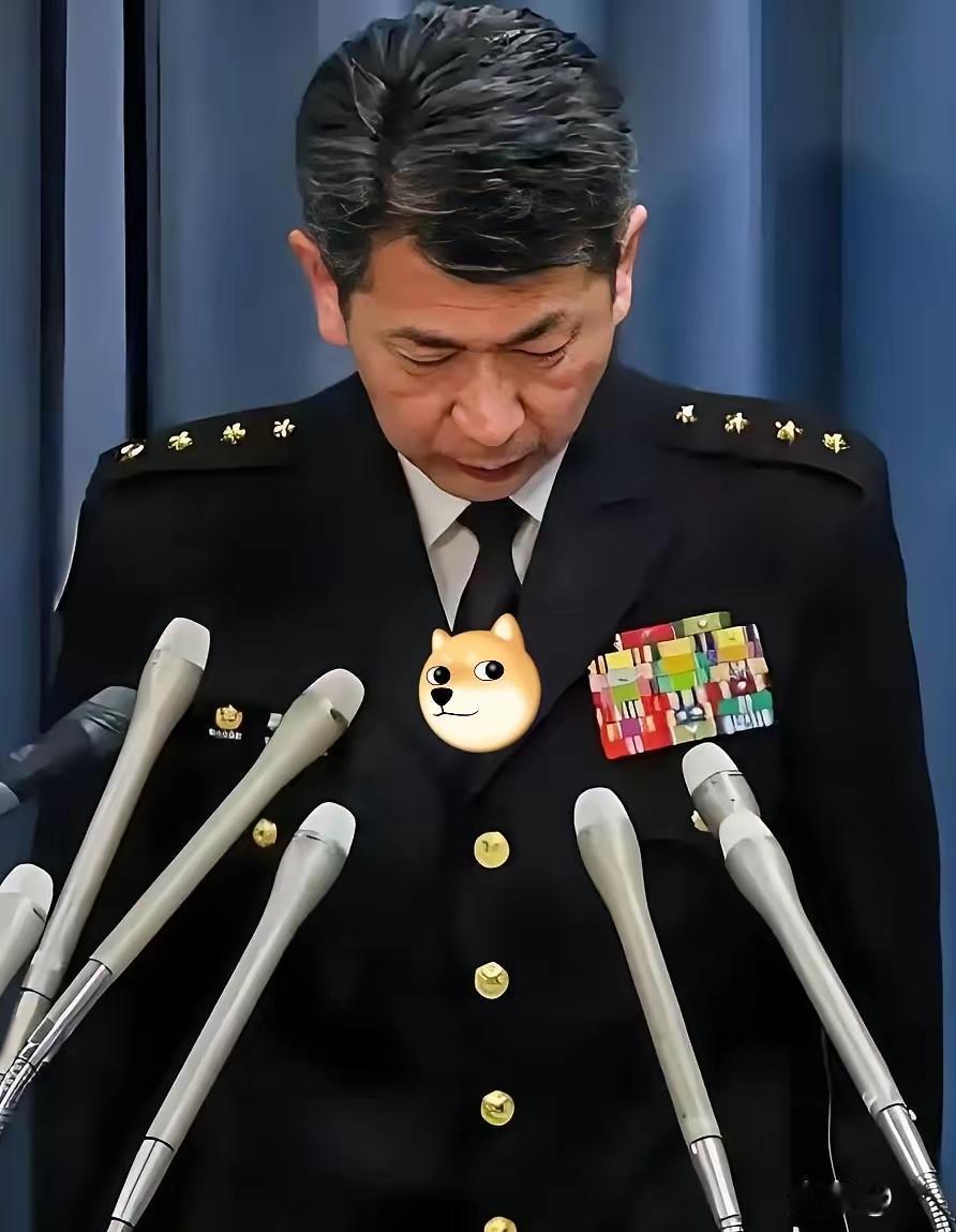 就在刚刚，
日本自卫队最高长官认错啦！
日本自卫队最高长官、陆上幕僚长荒井正芳正