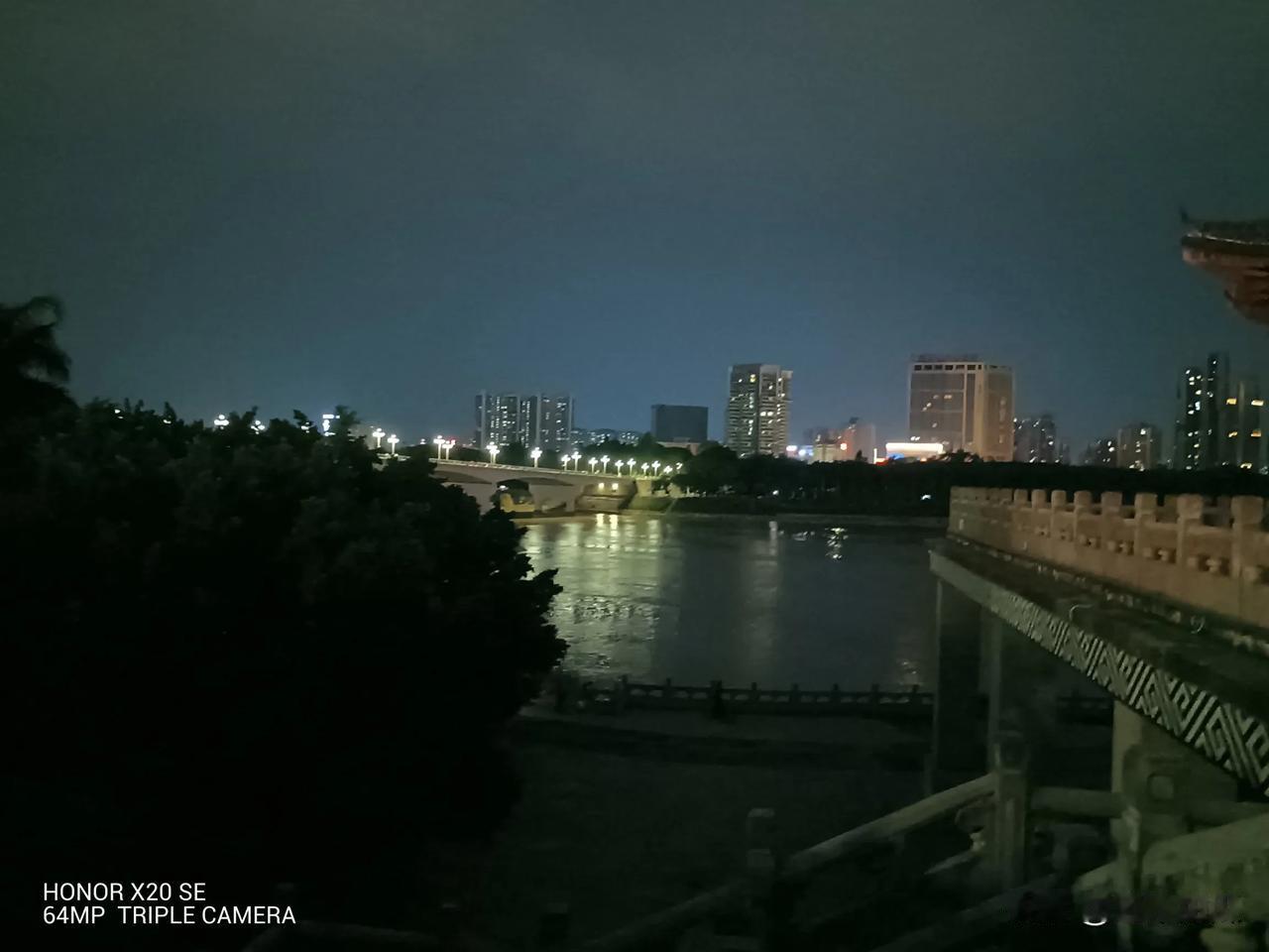 大家中秋快乐，月圆人圆。