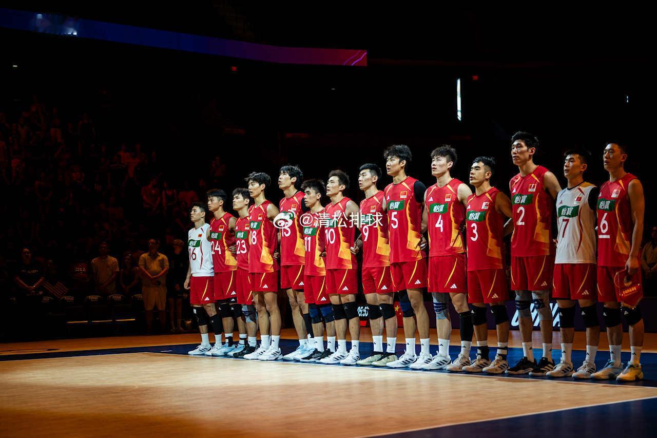 中国男排0-3美国男排中国男排个人得分统计：李磊：8分（15扣8中1失误1被拦）