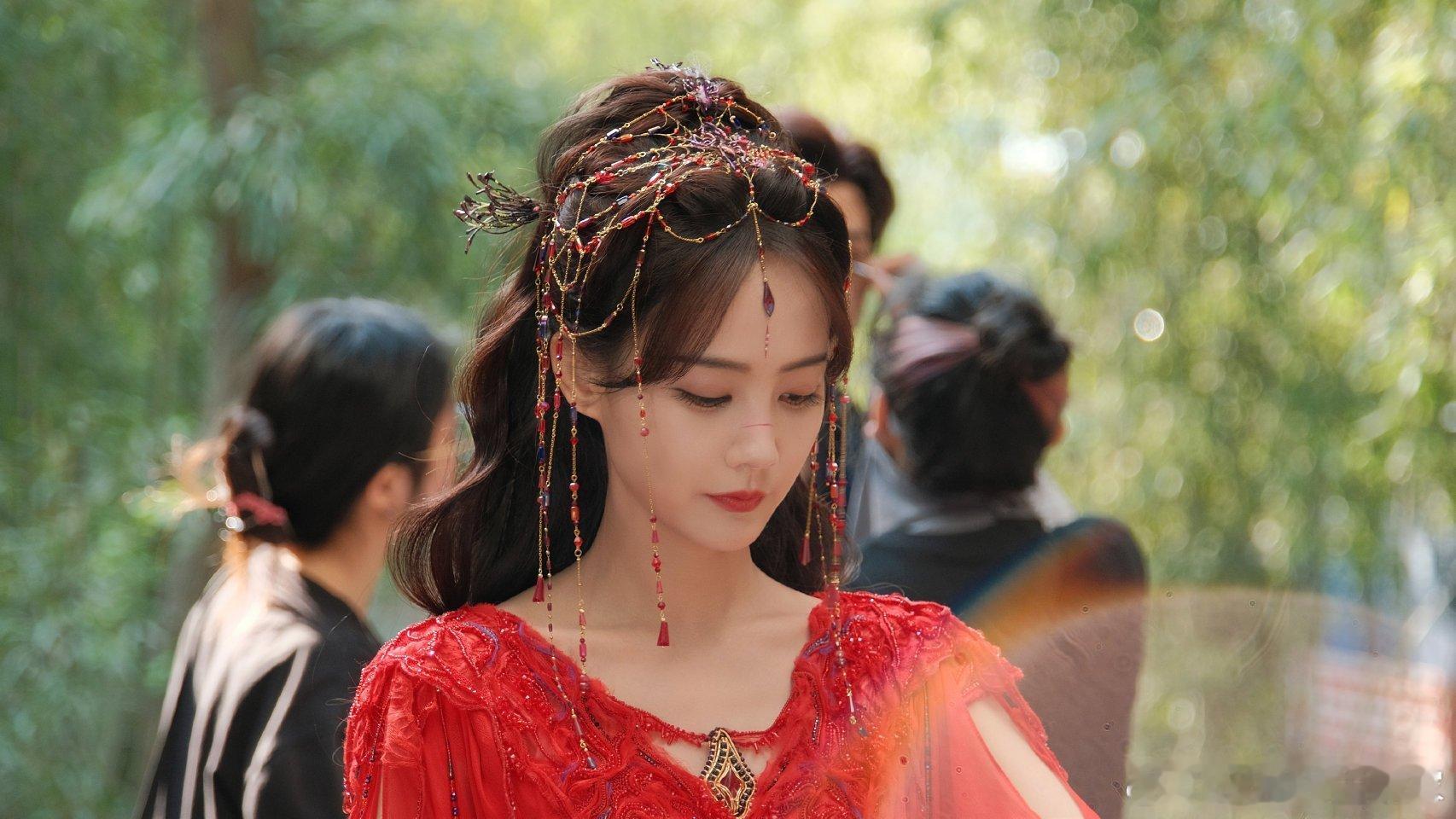 李一桐天地剑心清瞳红衣造型太美了简直，这根本不是小蜘蛛而是仙子哇谁懂[打call