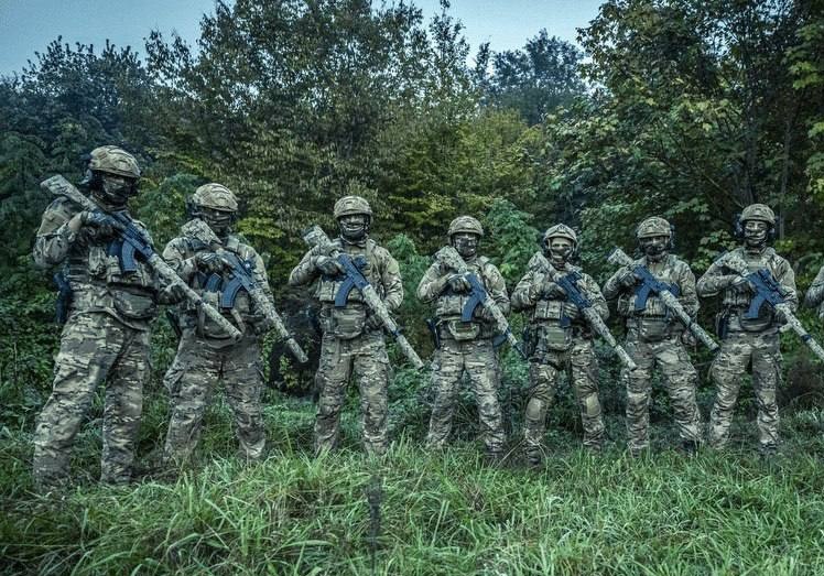 伊朗军方表示已完成备战随时待发伊朗阿巴斯港一栋居民楼传出爆炸声 伊朗伊斯兰革命卫