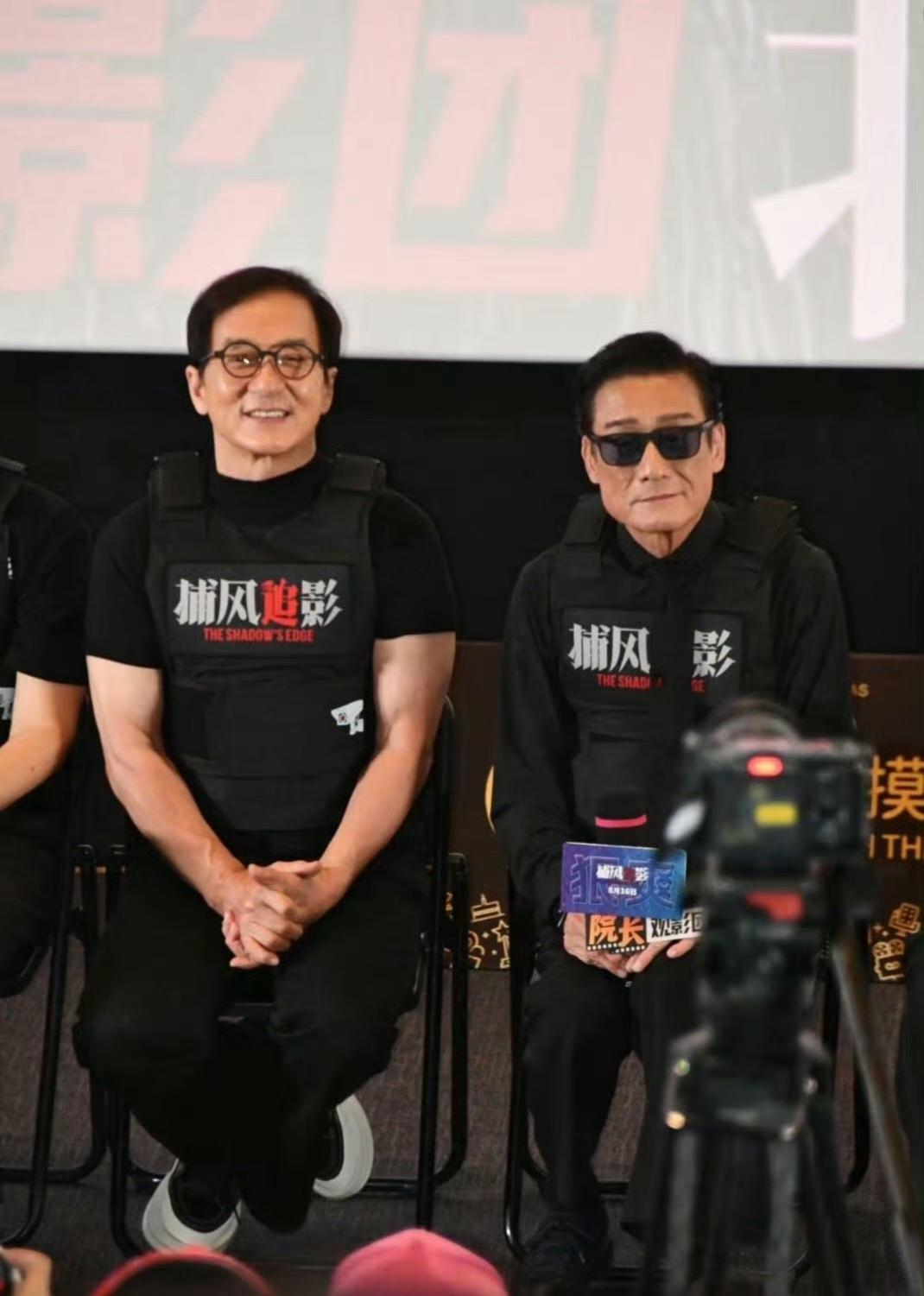 新鲜的成龙大哥带领跟踪小队和大家见面😎😎😎