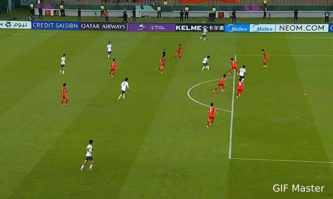 临睡前看到国足连续两颗进球，2比0太爽了！U23国足vs越南