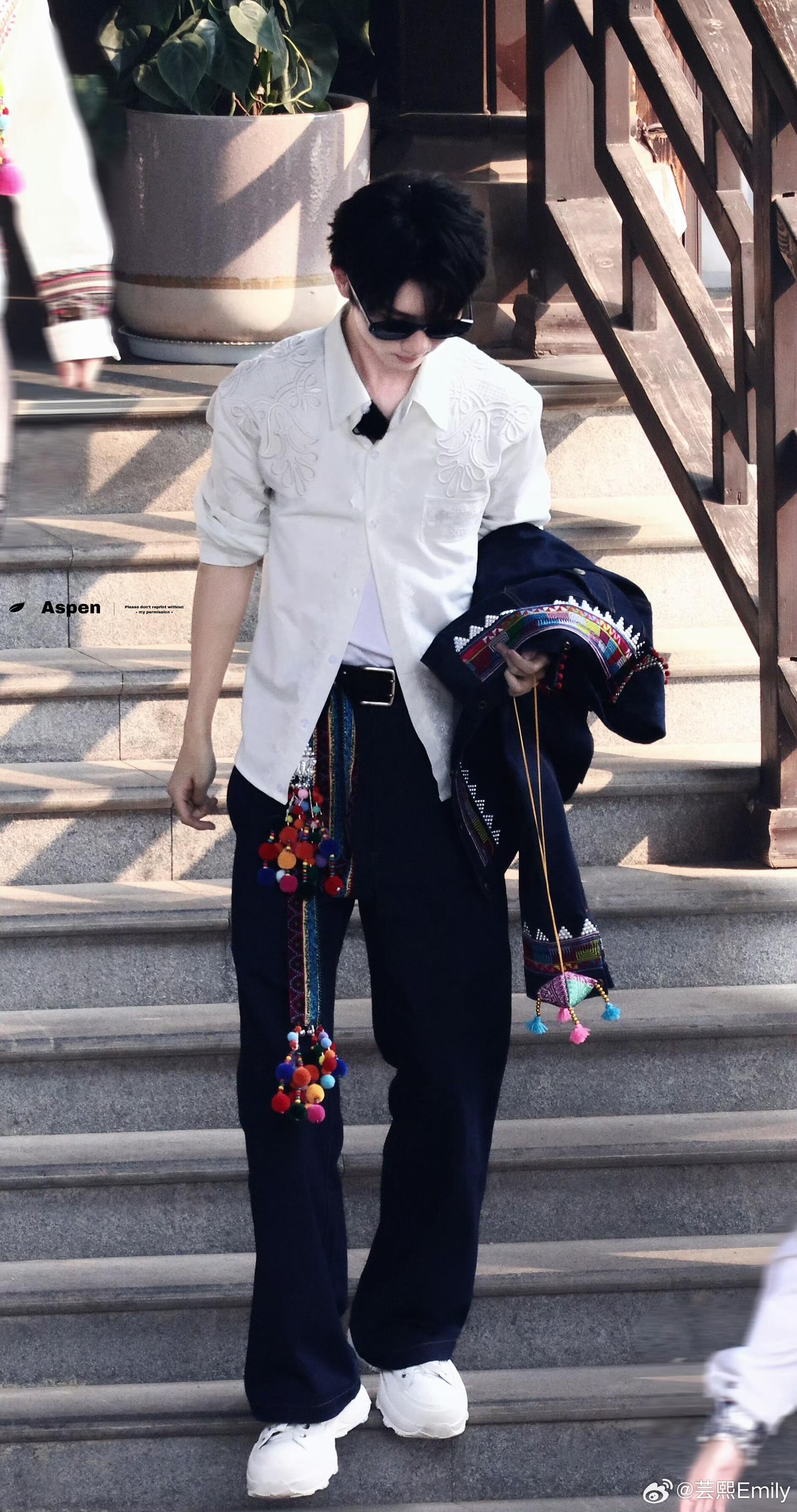 马嘉祺西游2路透 | 白月光般的少年感马嘉祺这是我的西游2路透干净的刺绣白衬衫 