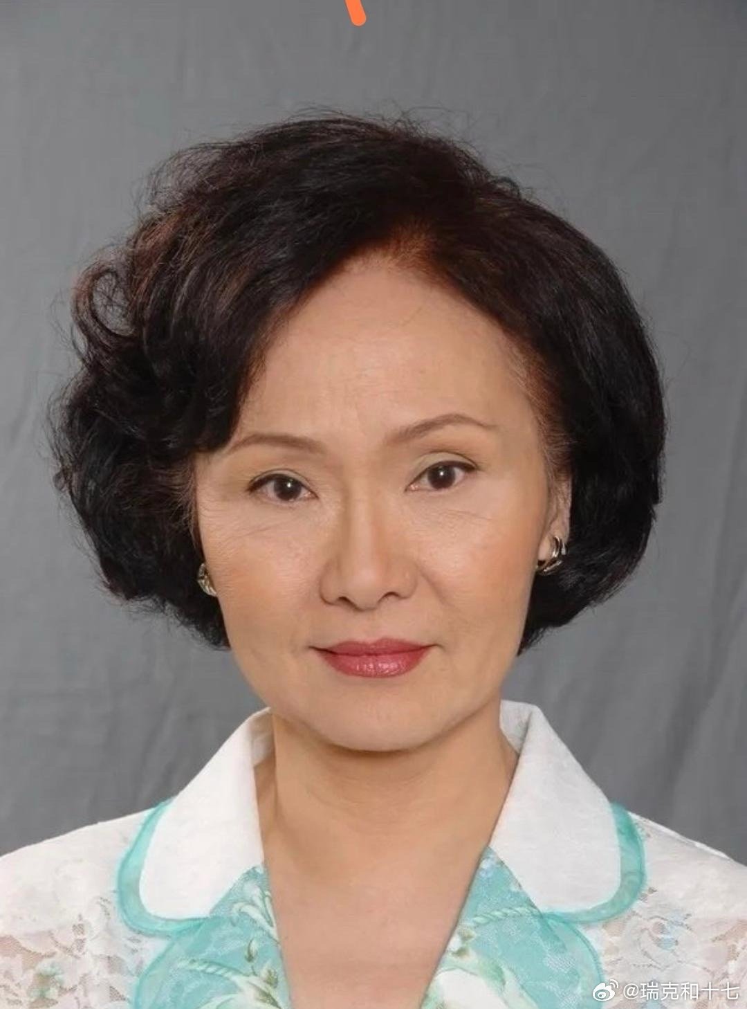 这也太惨了吧。香港知名演员雪妮去世，而且老公前几天才刚刚跳楼走了。短短几天，夫妻