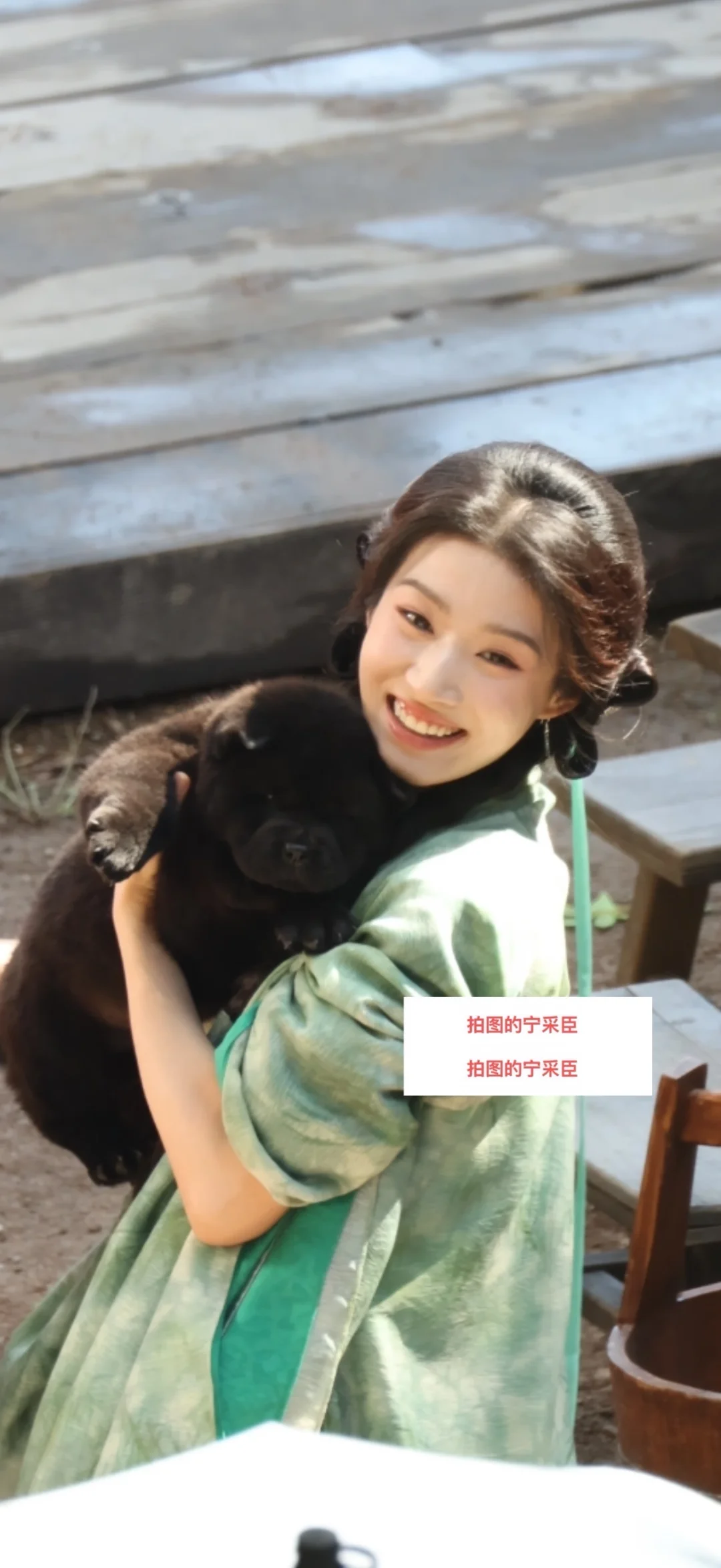 卢昱晓 抱狗