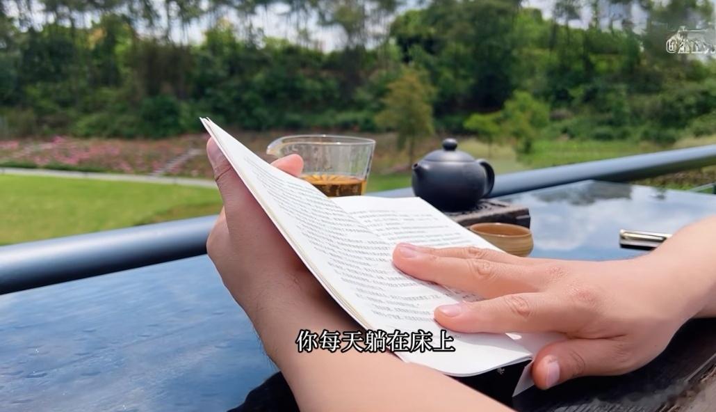 虚空济[超话] 指尖翻书卷 一眼落心间亮亮老师俺这手控 一眼沦陷太太太好看了 挪