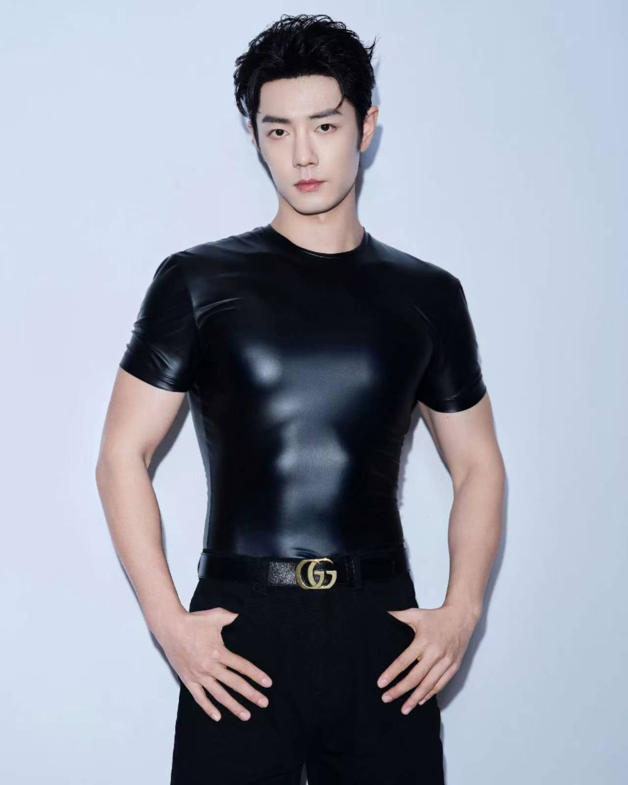 肖战gucci四宫格肖战大秀落幕后肖战GUCCI 大秀落幕，不错。好好好 