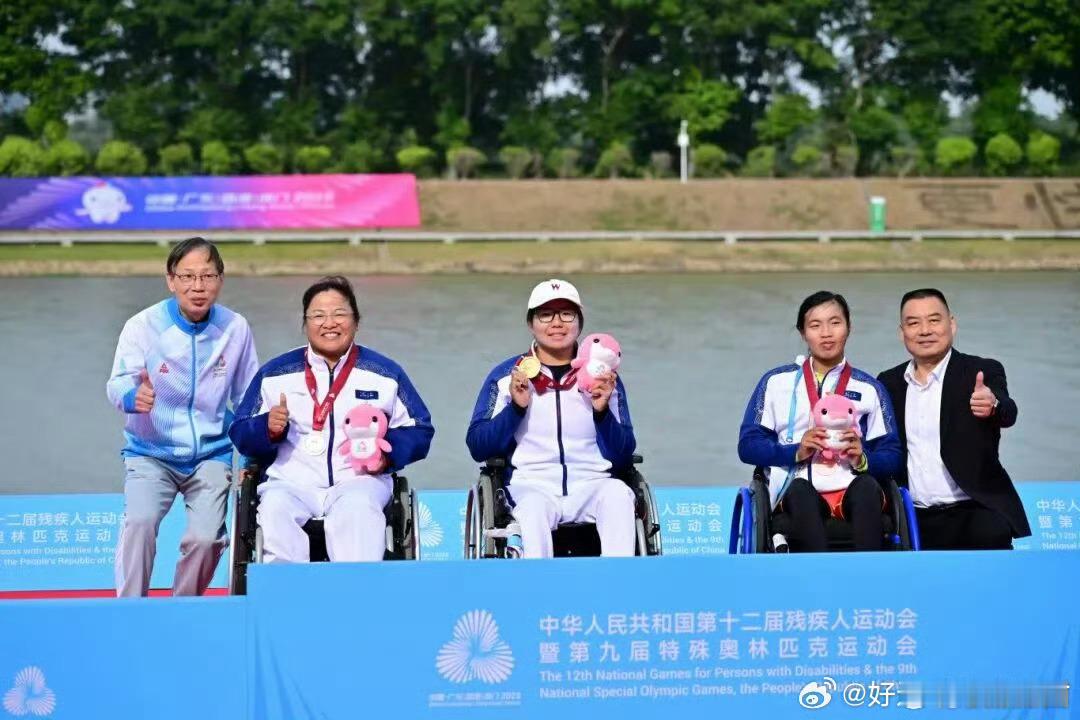 台州三门姑娘邵莎莎勇夺残运赛艇首金为台州三门姑娘邵莎莎喝彩！十年磨一剑，她以毅力