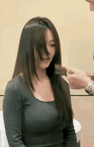 发型确实能改变一个人的形象！[大笑]