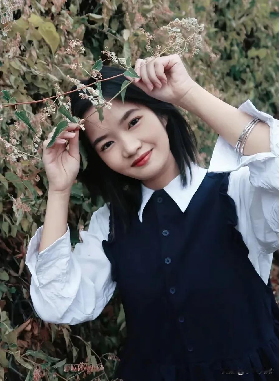 22岁去世的女村支书，家里原本有姐弟3人，十几年前二弟溺亡，如今她又因车祸不在，