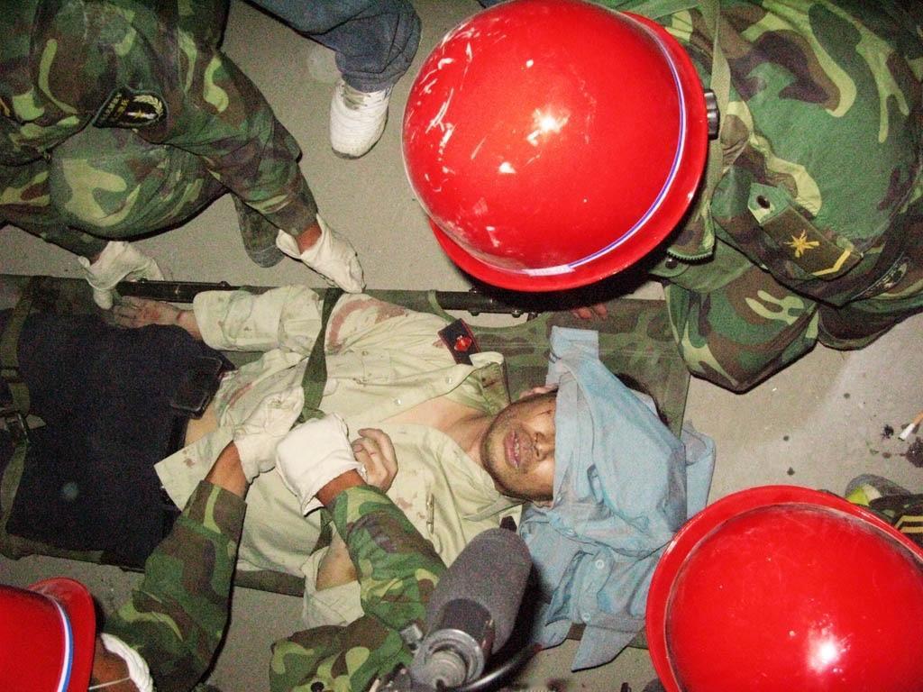 18年前的北川老县城，我在税务局的救援现场，守了整整一夜。震后的废墟里，余震、落