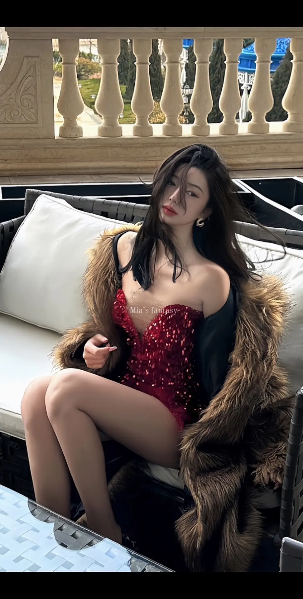 比巴掌先来的 是她的香气