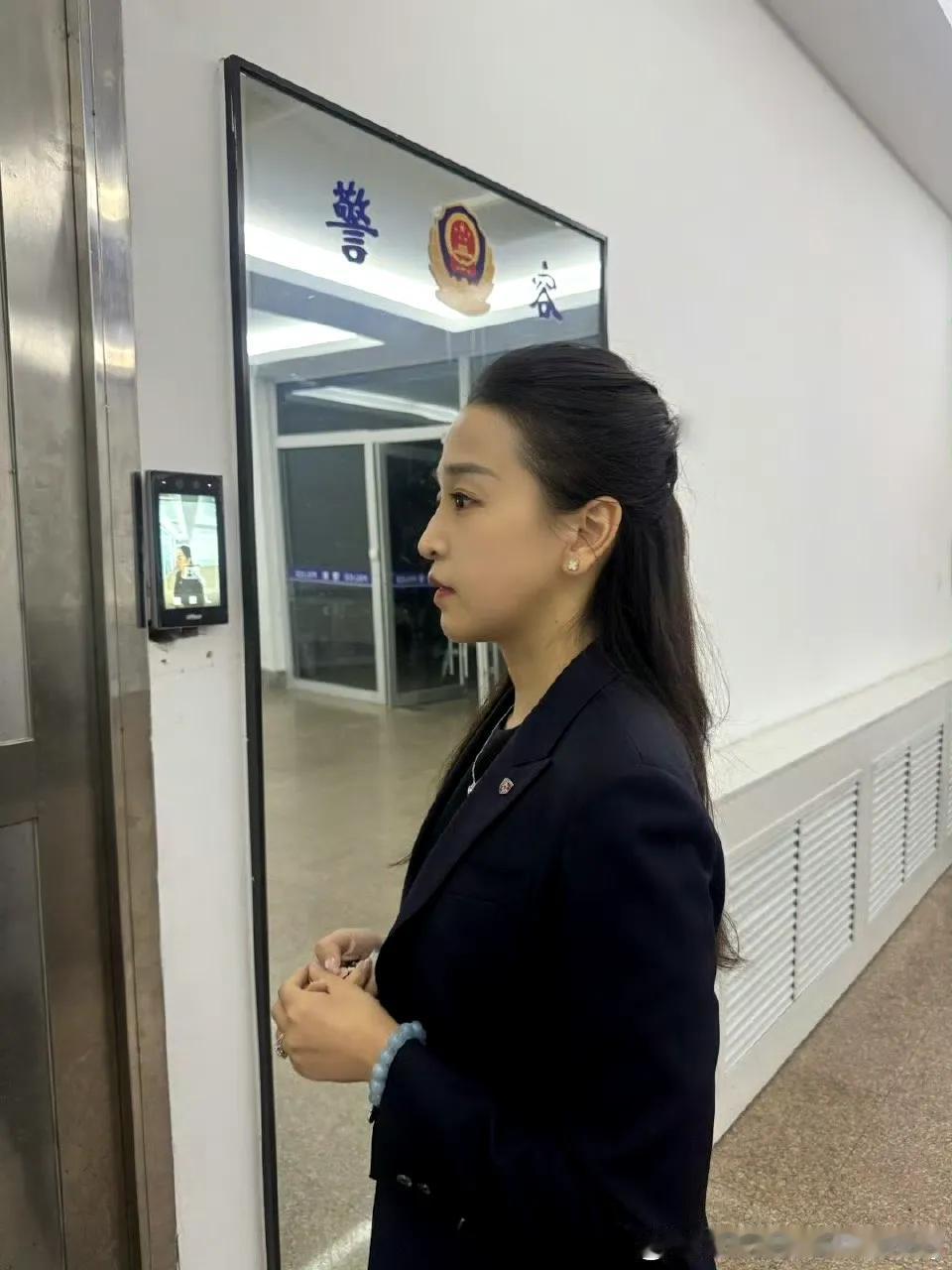 这事不复杂，之前牟女士已辟谣说明，其客户多是女性，奈何网友的好奇心被一些别有用心