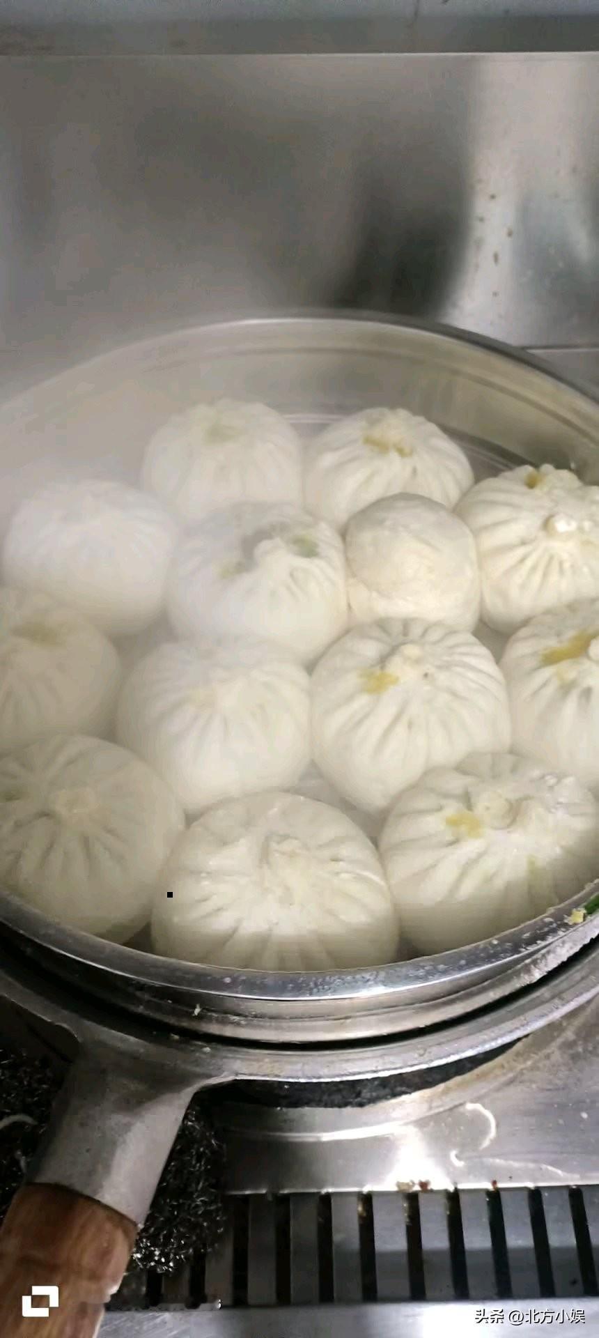 老一辈吵死，打死都不离婚，不像现在的年轻人，动不动就离婚，只是闹别扭就离婚。
现