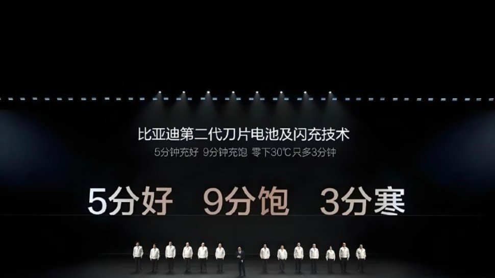 比亚迪第二代刀片电池+兆瓦闪充，充电3分钟续航300公里；“闪充中国”2026年