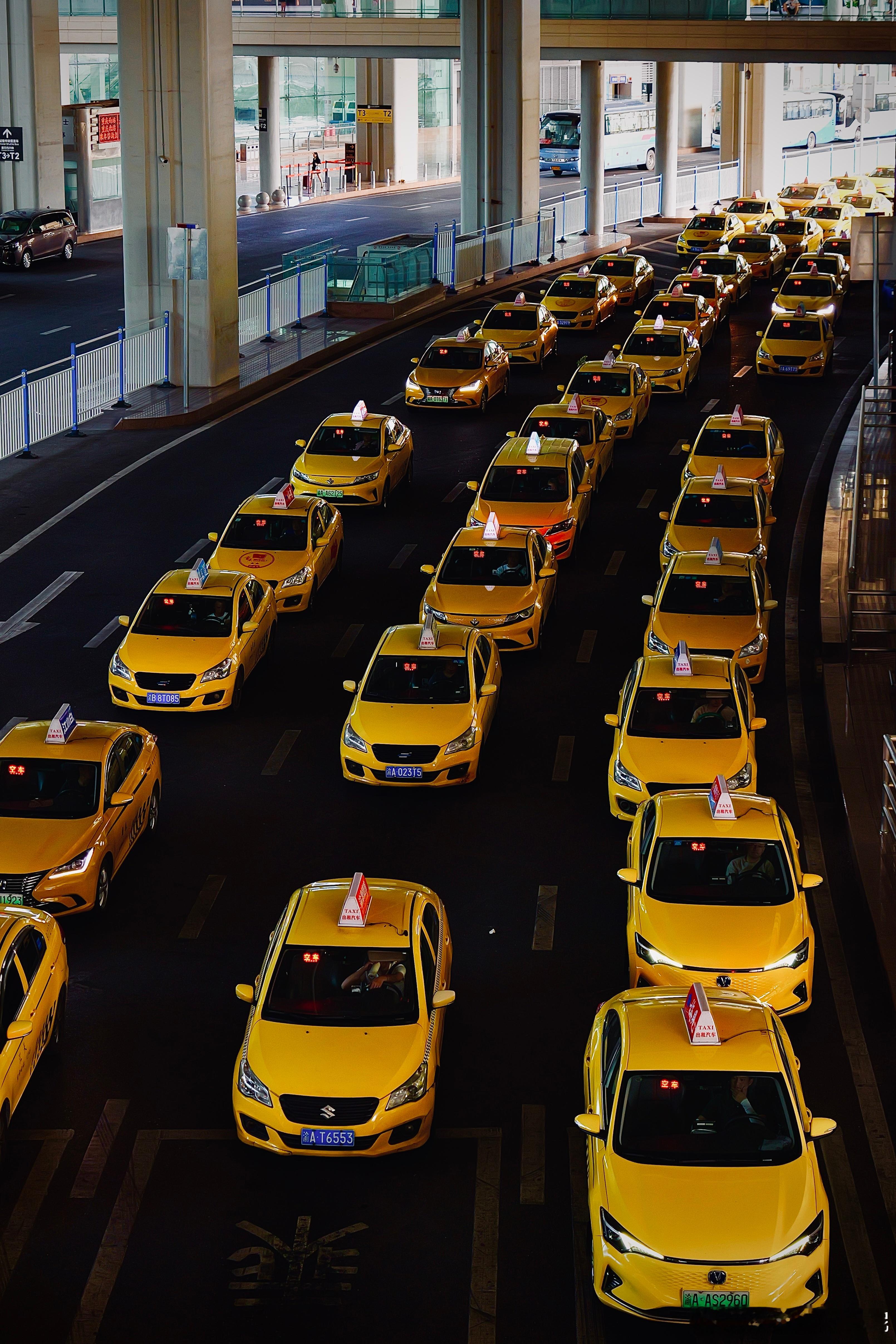 这可不是普通的出租车…而是重庆特产—“黄色法拉利”🚕[doge]  ​​​