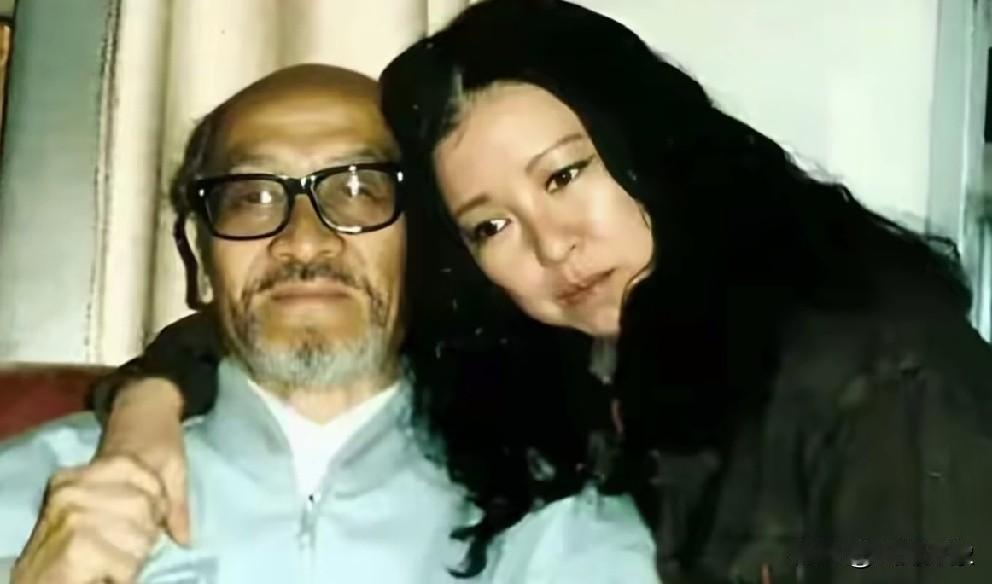 女作家三毛与“西部歌王”王洛宾
你看过她的书或者听过他的歌吗？