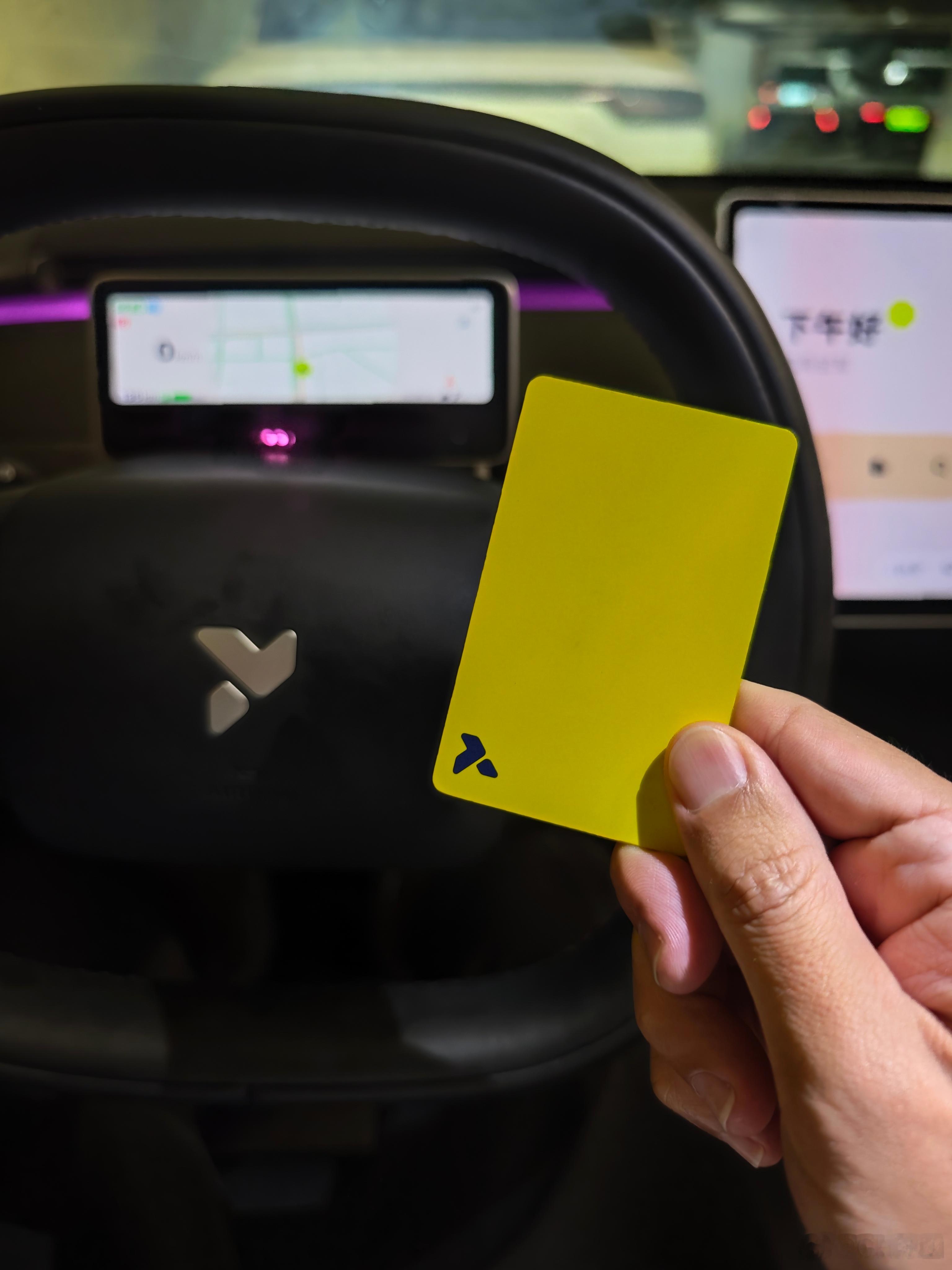 昨天不小心把萤火虫的卡扔洗衣机里了，事实证明，NFC卡不怕机洗